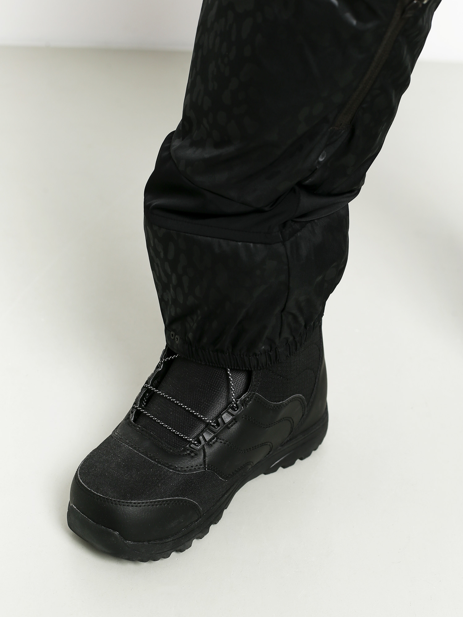 Pentru femei Pantaloni pentru snowboard Volcom Aston Gore Tex (vbk)