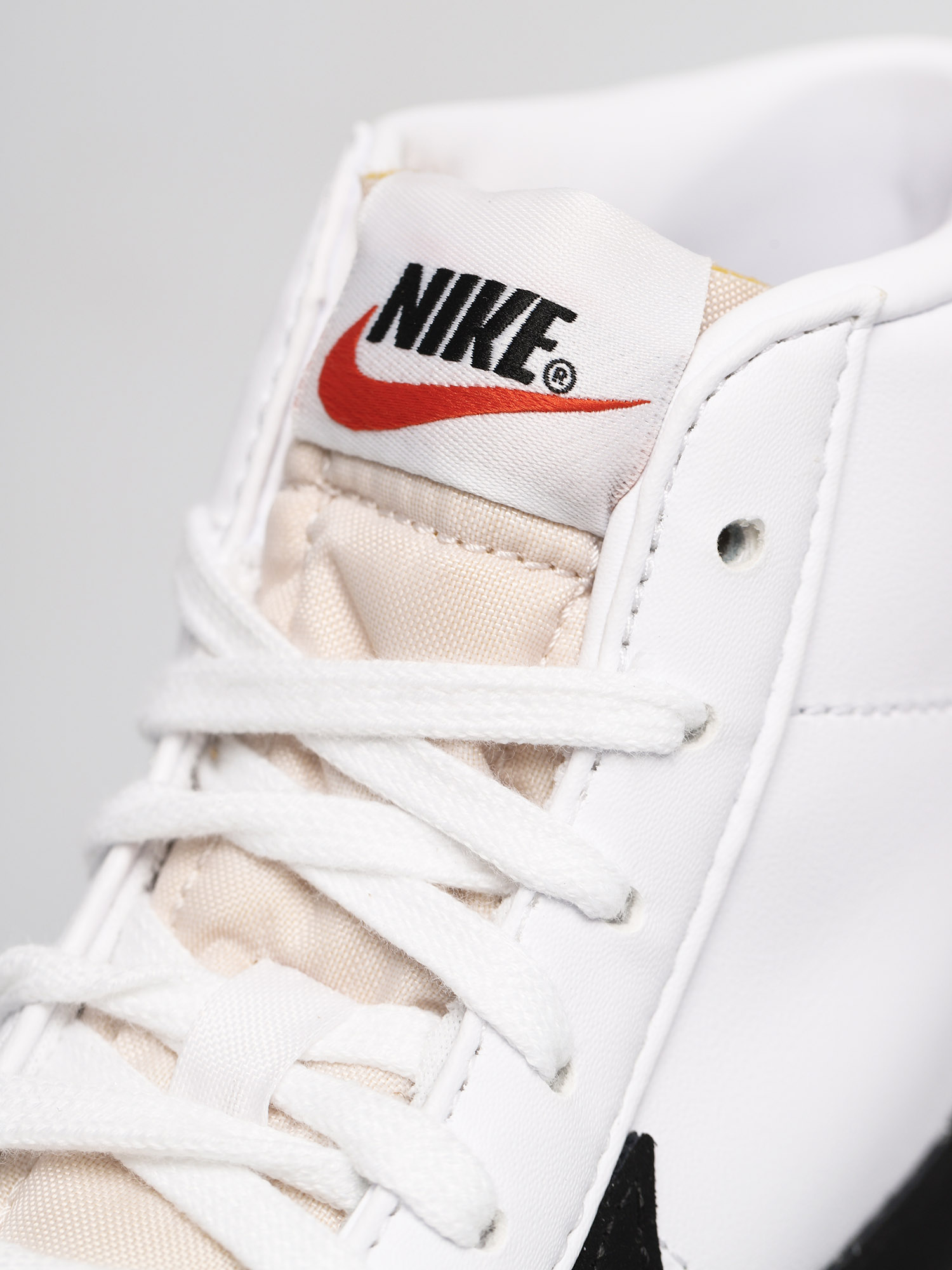 Nike Pantofi Blazer Mid 77 Vintage (white/black)