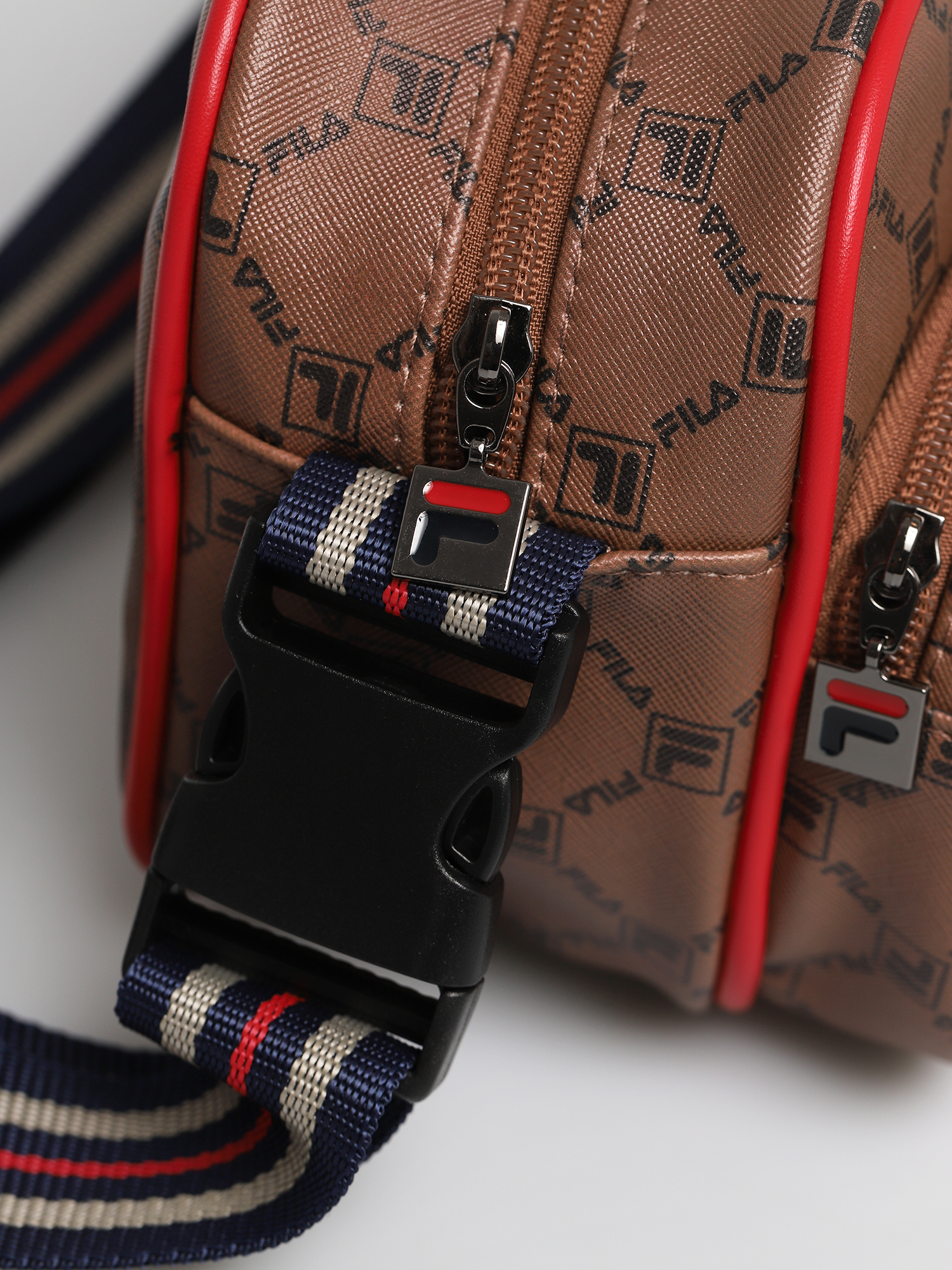 Geantă Fila Shoulder Bag New Twist (allover thrush coffee bean)