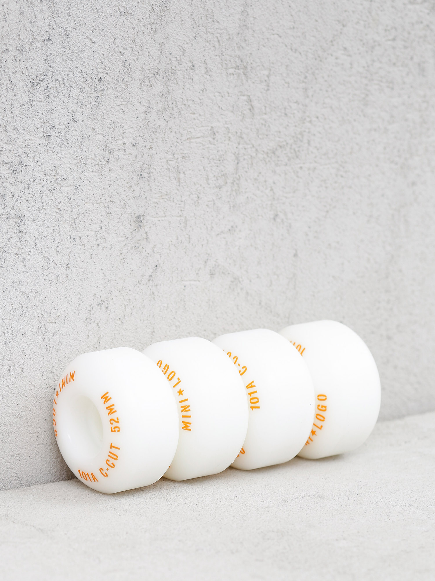 Role Minilogo C Cut 2 (white)