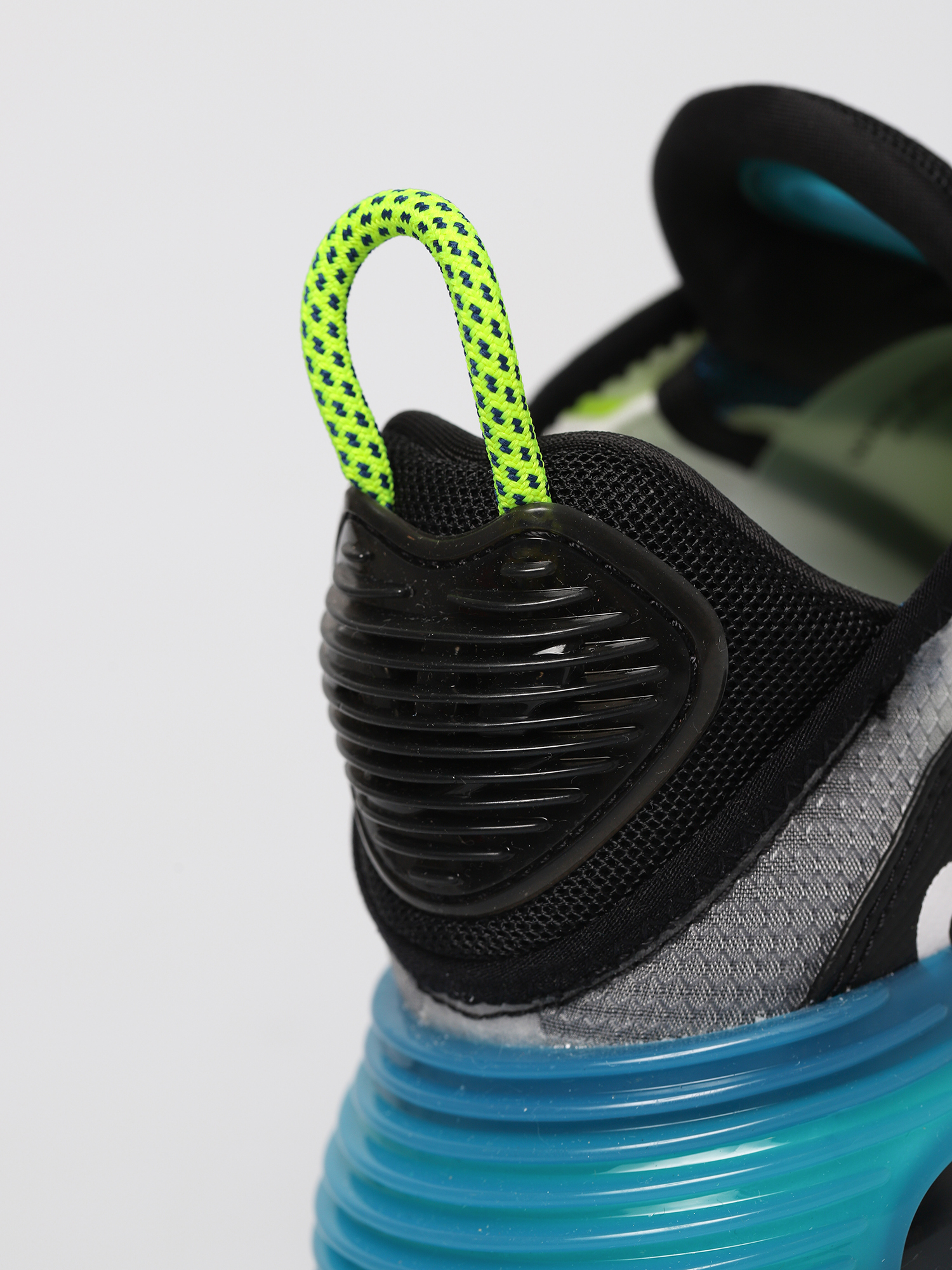 Pantofi Nike Air Max 2090 Wmn (white/black volt valerian blue)