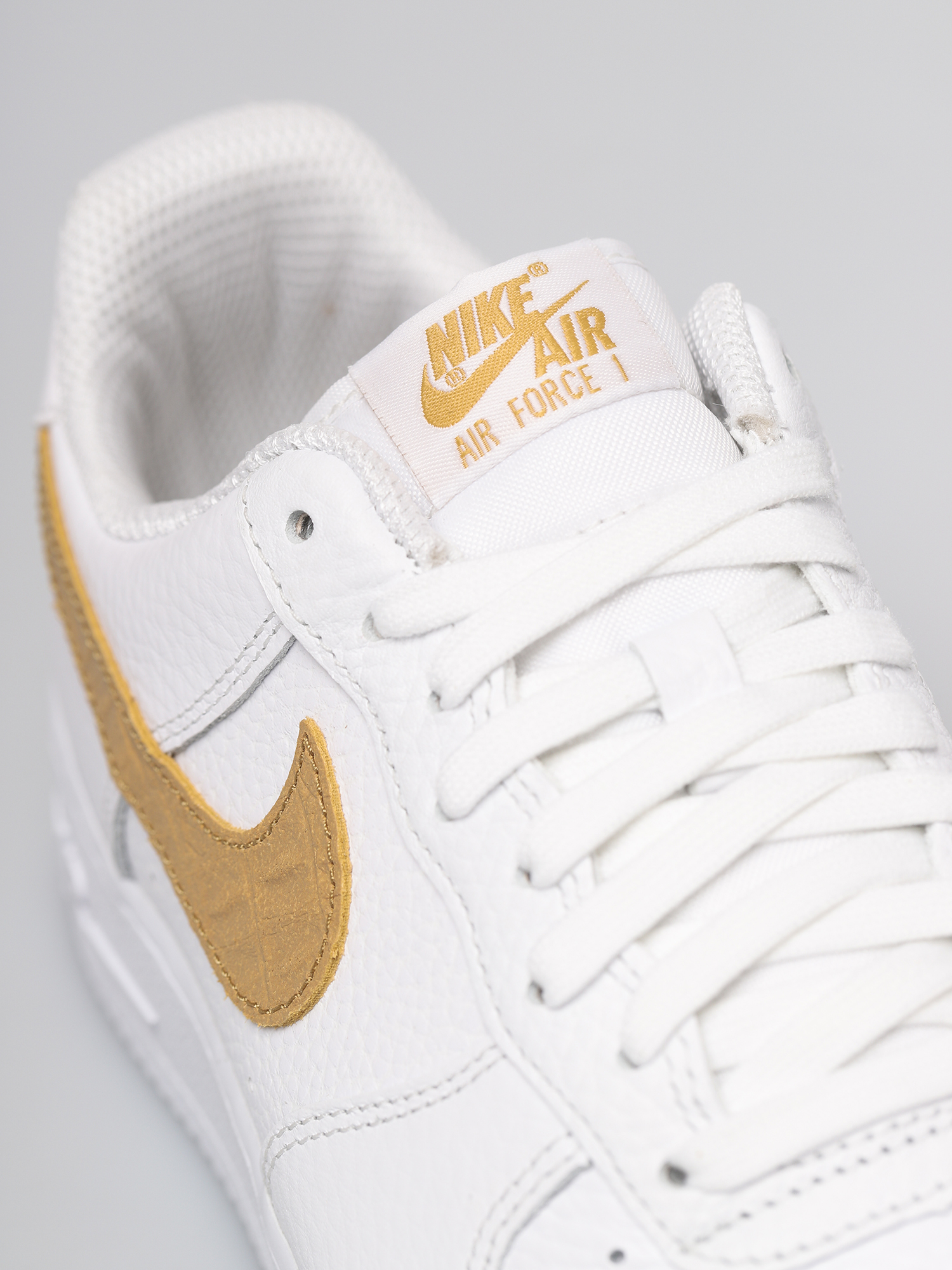 Nike Pantofi Air Force 1 Lv8 (white/club gold white)