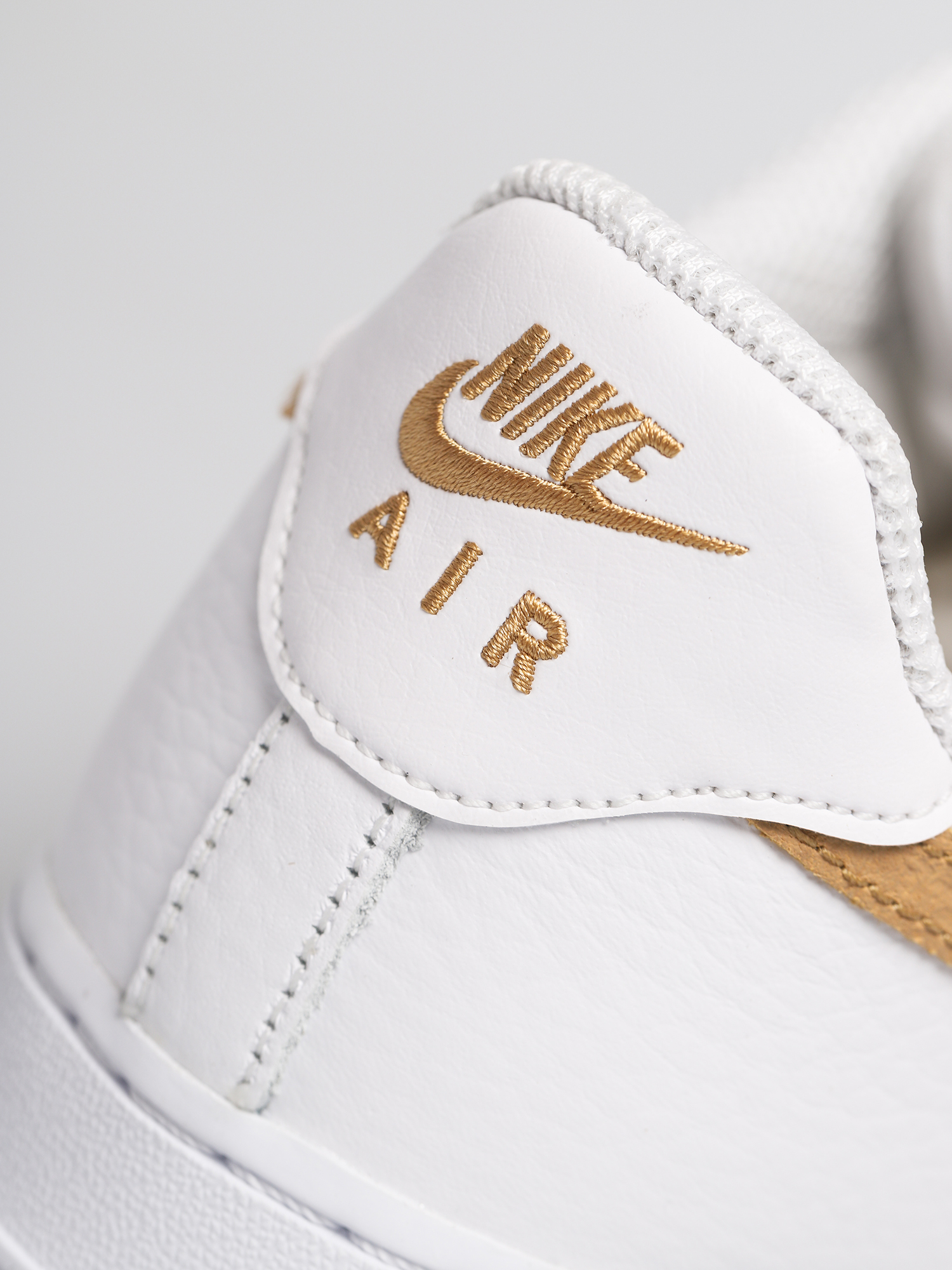 Nike Pantofi Air Force 1 Lv8 (white/club gold white)