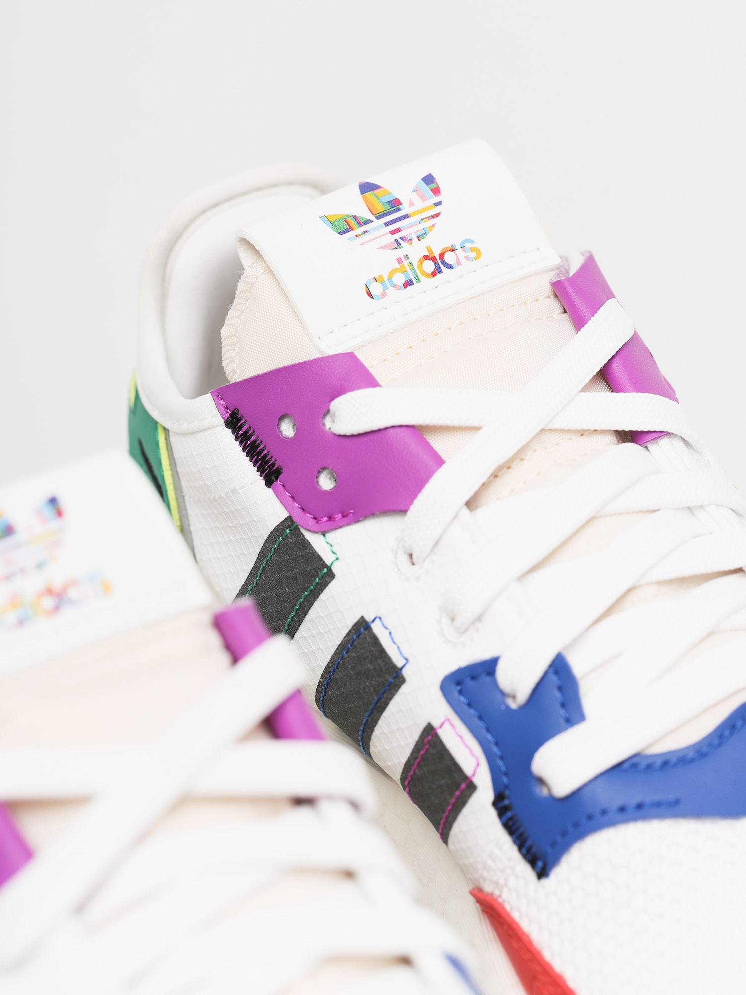 adidas Originals Pantofi Nite Jogger Pride (ftwr white/core black/silver met)