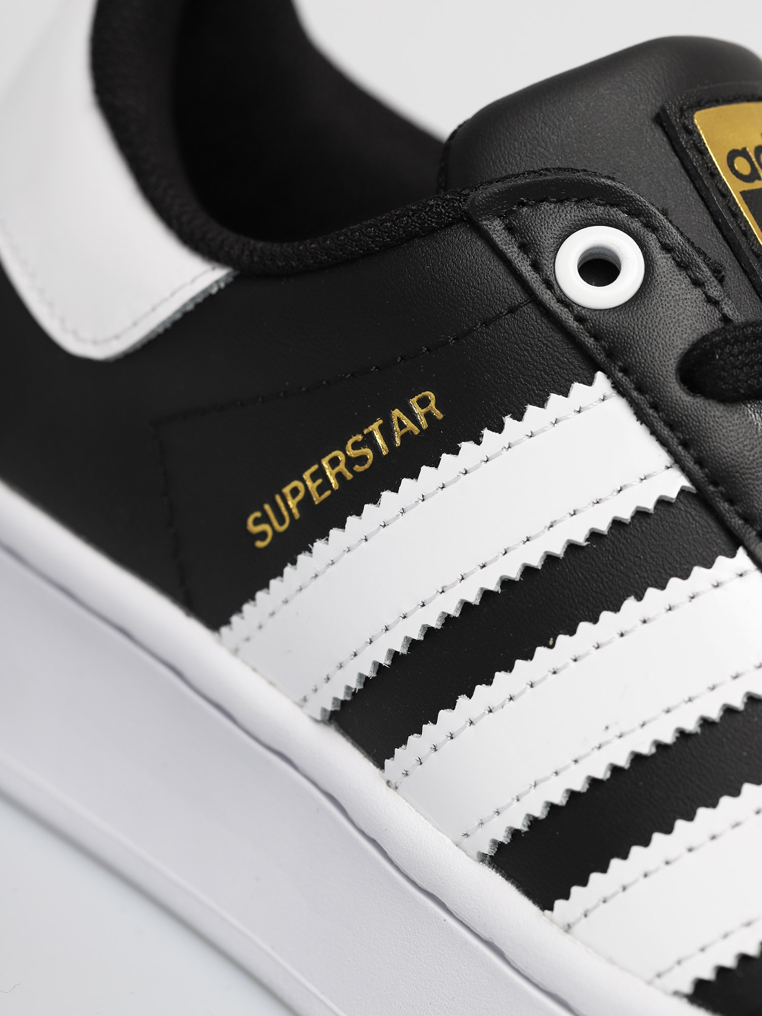 adidas Originals Pantofi Superstar Bold Wmn (cblack/ftwwht/goldmt)