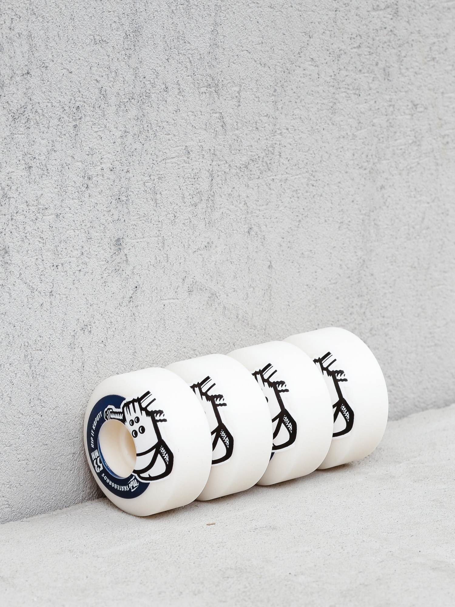 Role Mob Skateboards Skull (white/navy)