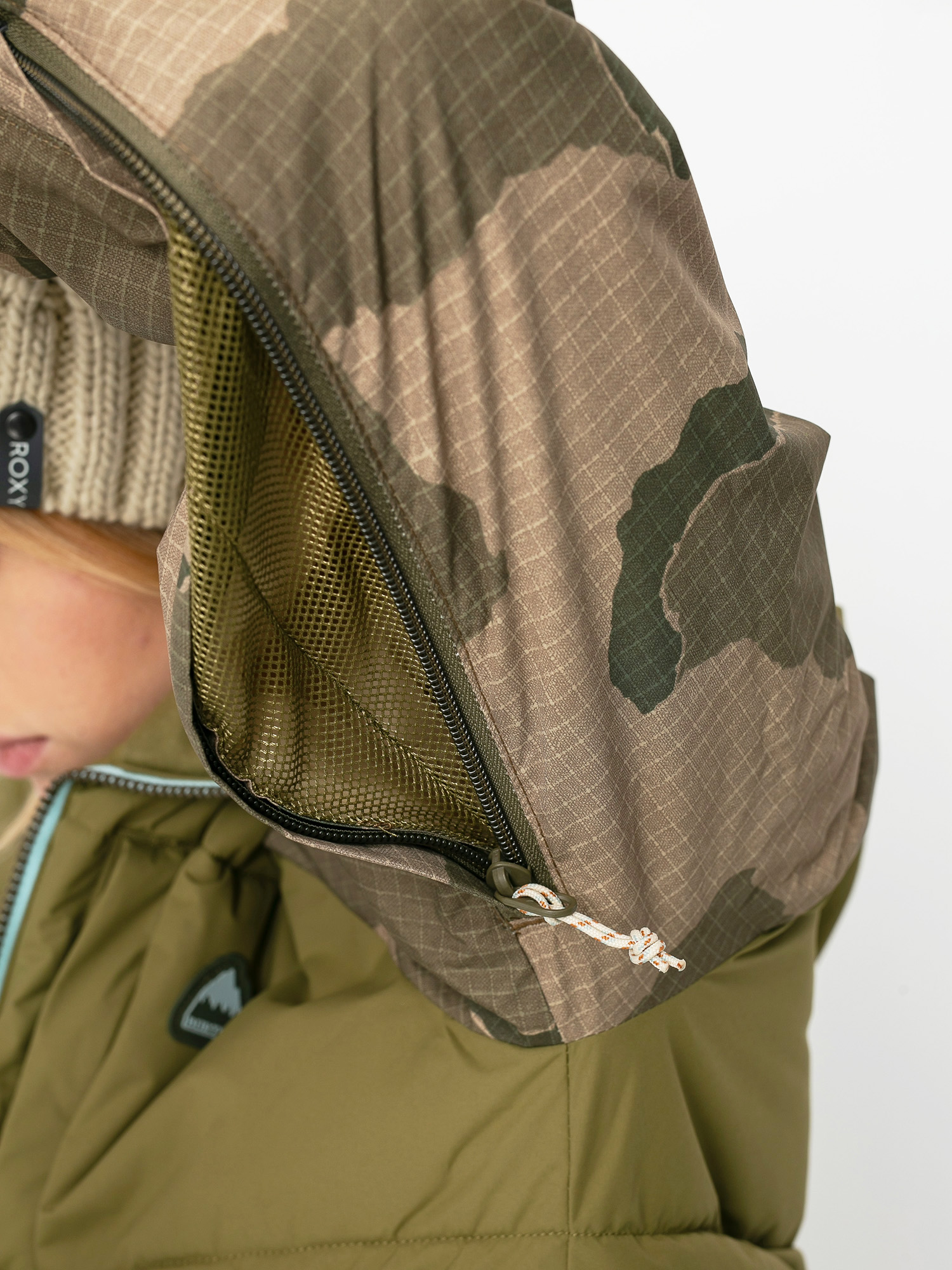 Pentru femei Geacă de snowboard Burton Keelan (martini olive/barren camo/ether blue)