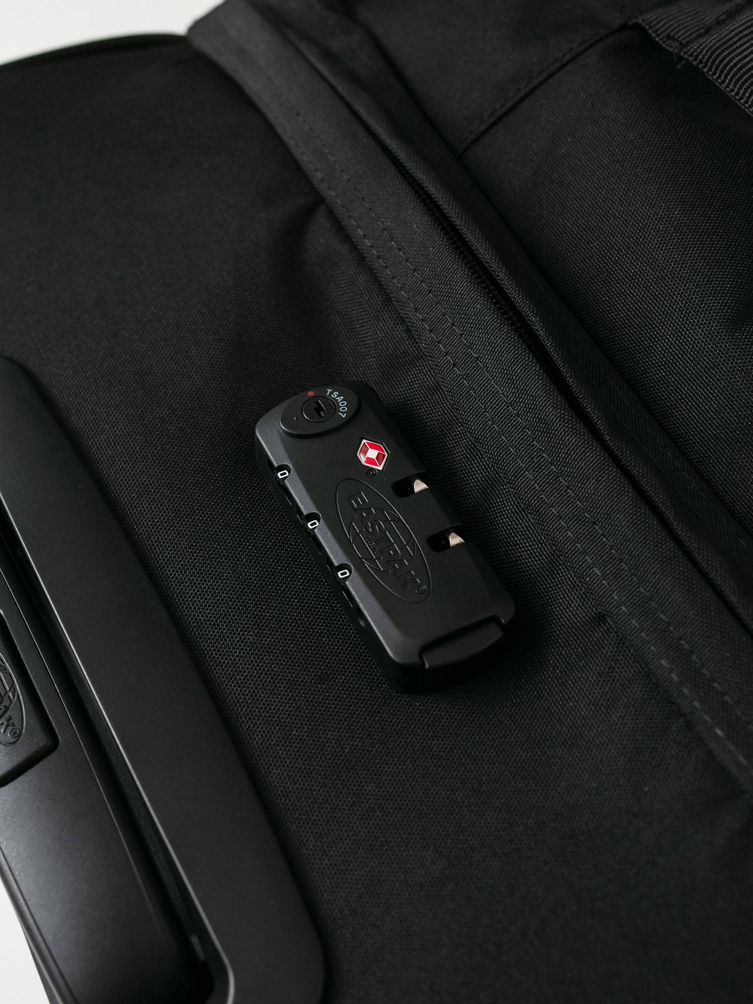 Geamantan Eastpak Tranverz L (black)