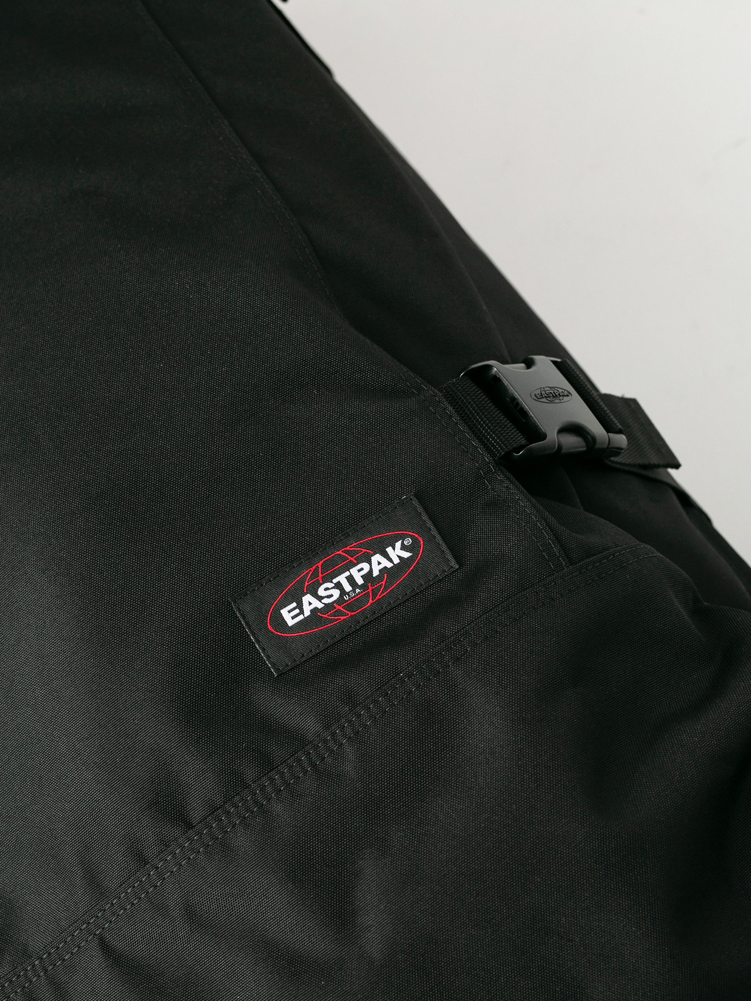 Geamantan Eastpak Tranverz L (black)