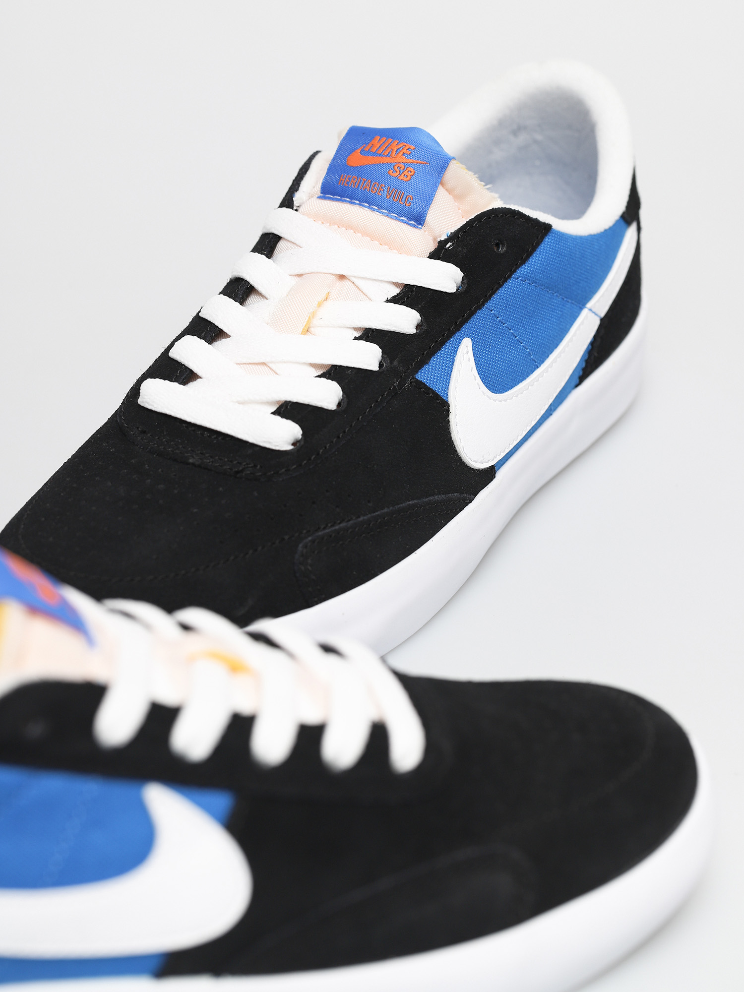 Pantofi Nike SB Heritage Vulc (black/white signal blue safety orange)