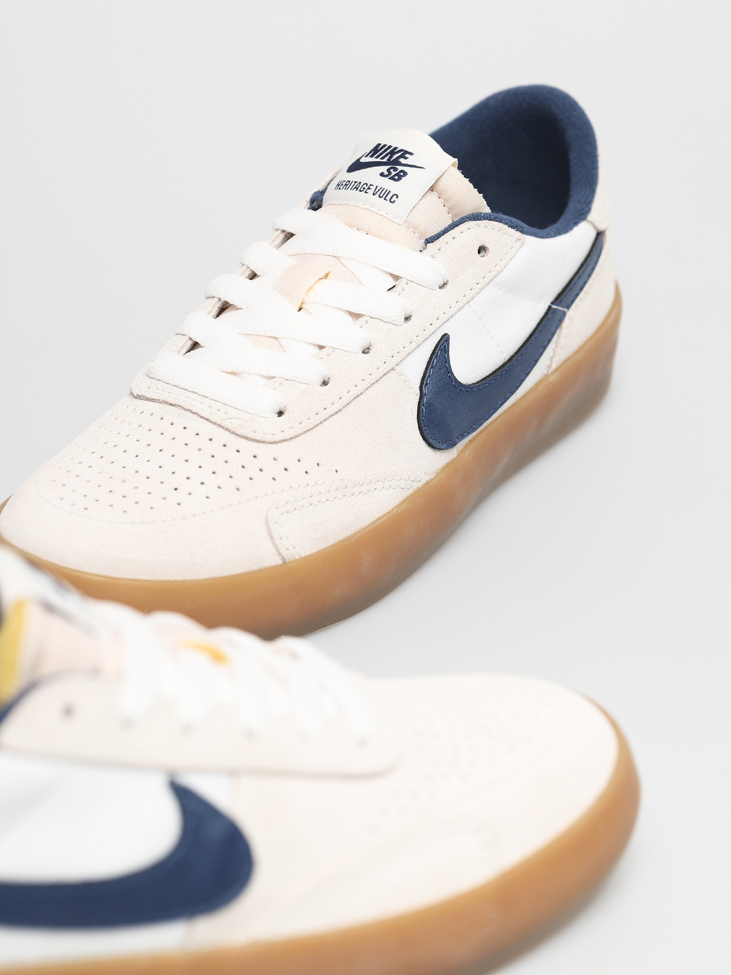 Pantofi Nike SB Heritage Vulc (summit white/navy white gum light brown)