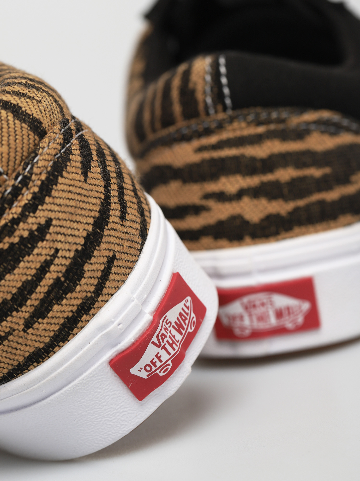 Pantofi Vans Comfycush Old Skool (le tigre black/orchid)