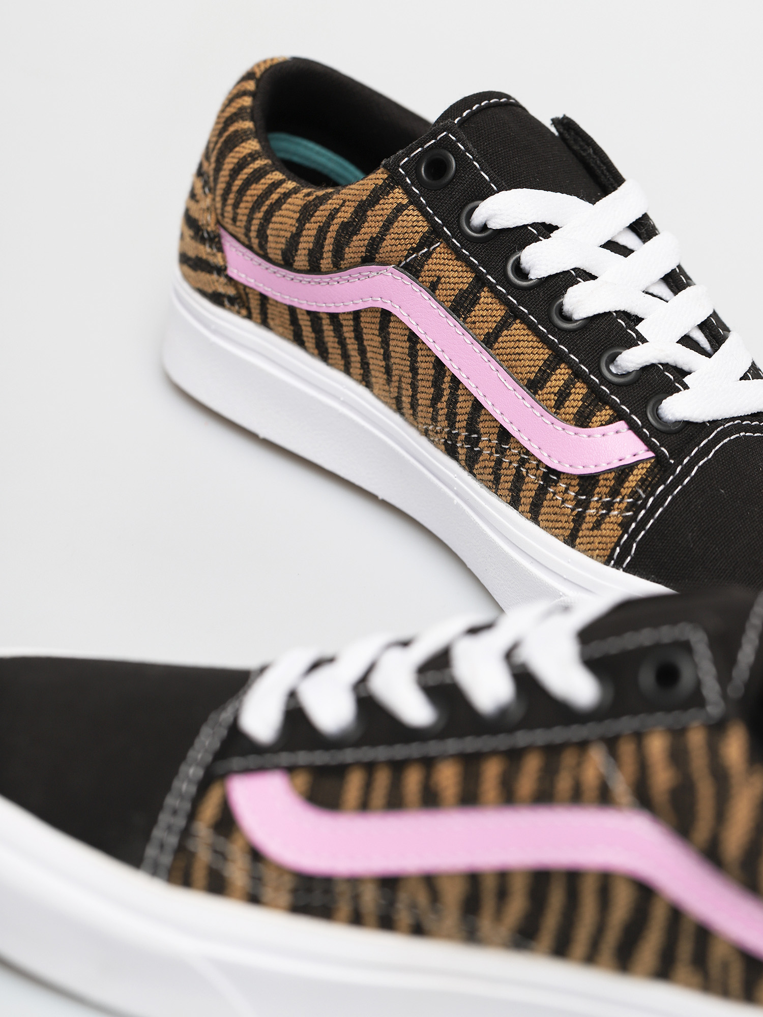 Pantofi Vans Comfycush Old Skool (le tigre black/orchid)