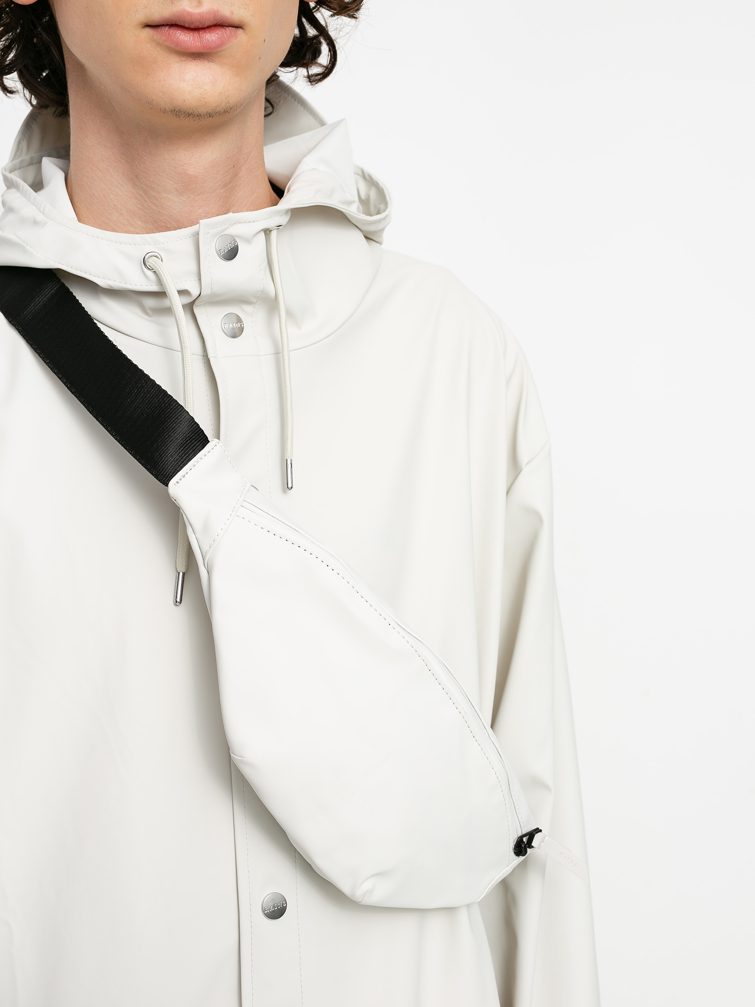 Borsetă de brâu Rains Bum Bag Mini (off white)