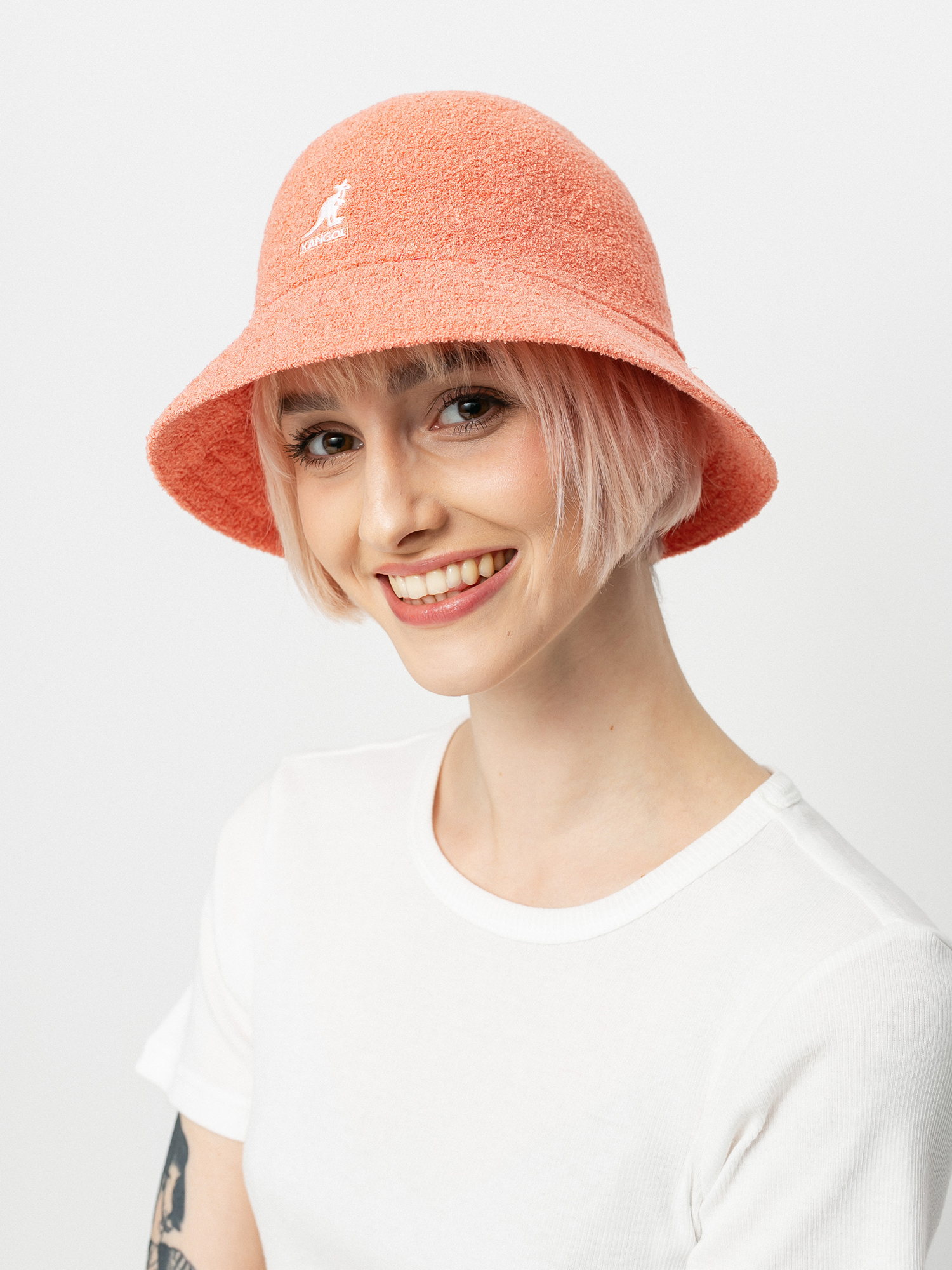 Pălărie Kangol Bermuda Casual (peach pink)