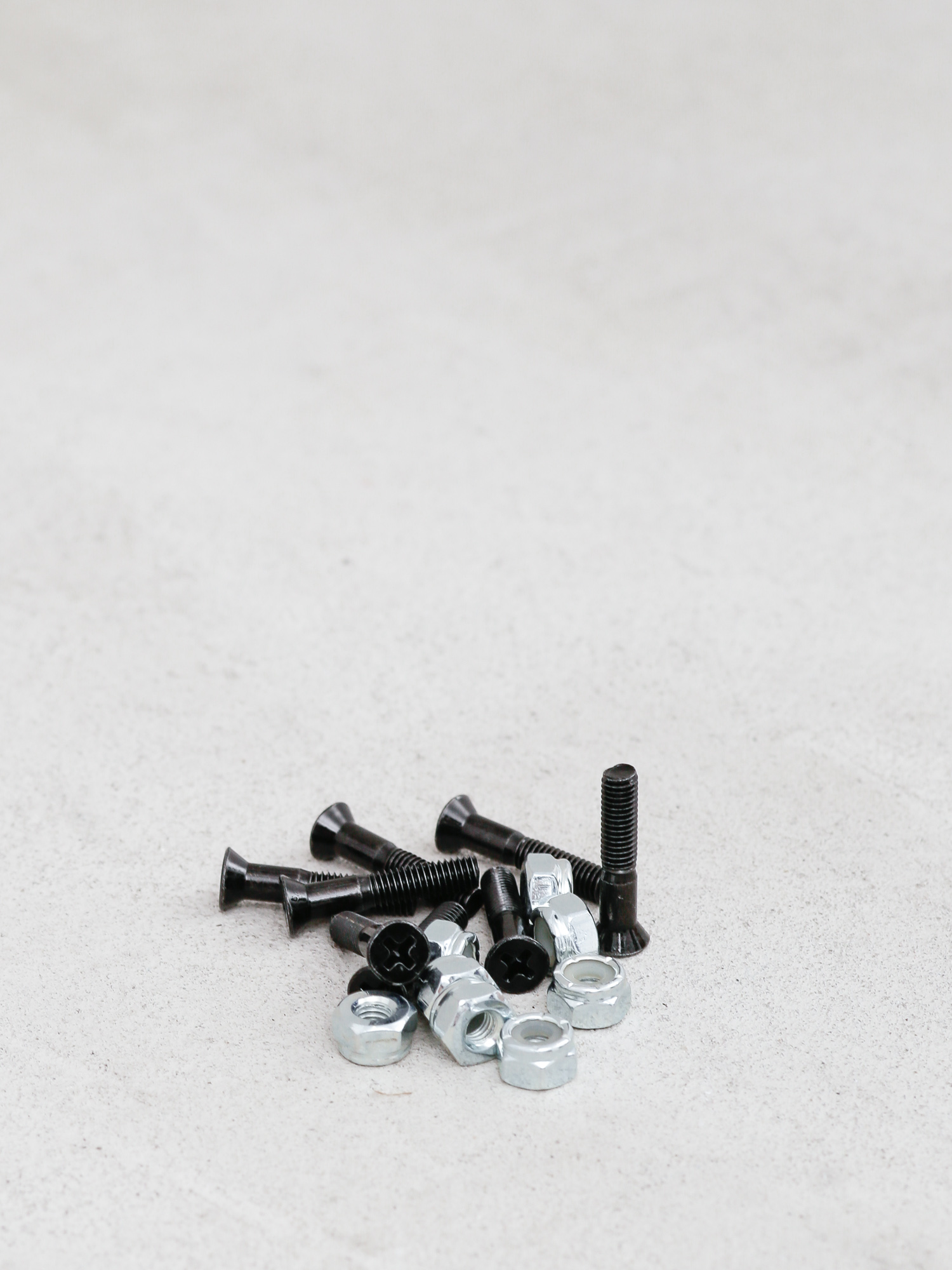 u0218uruburi Pig Phillips Bolts (black/silver)