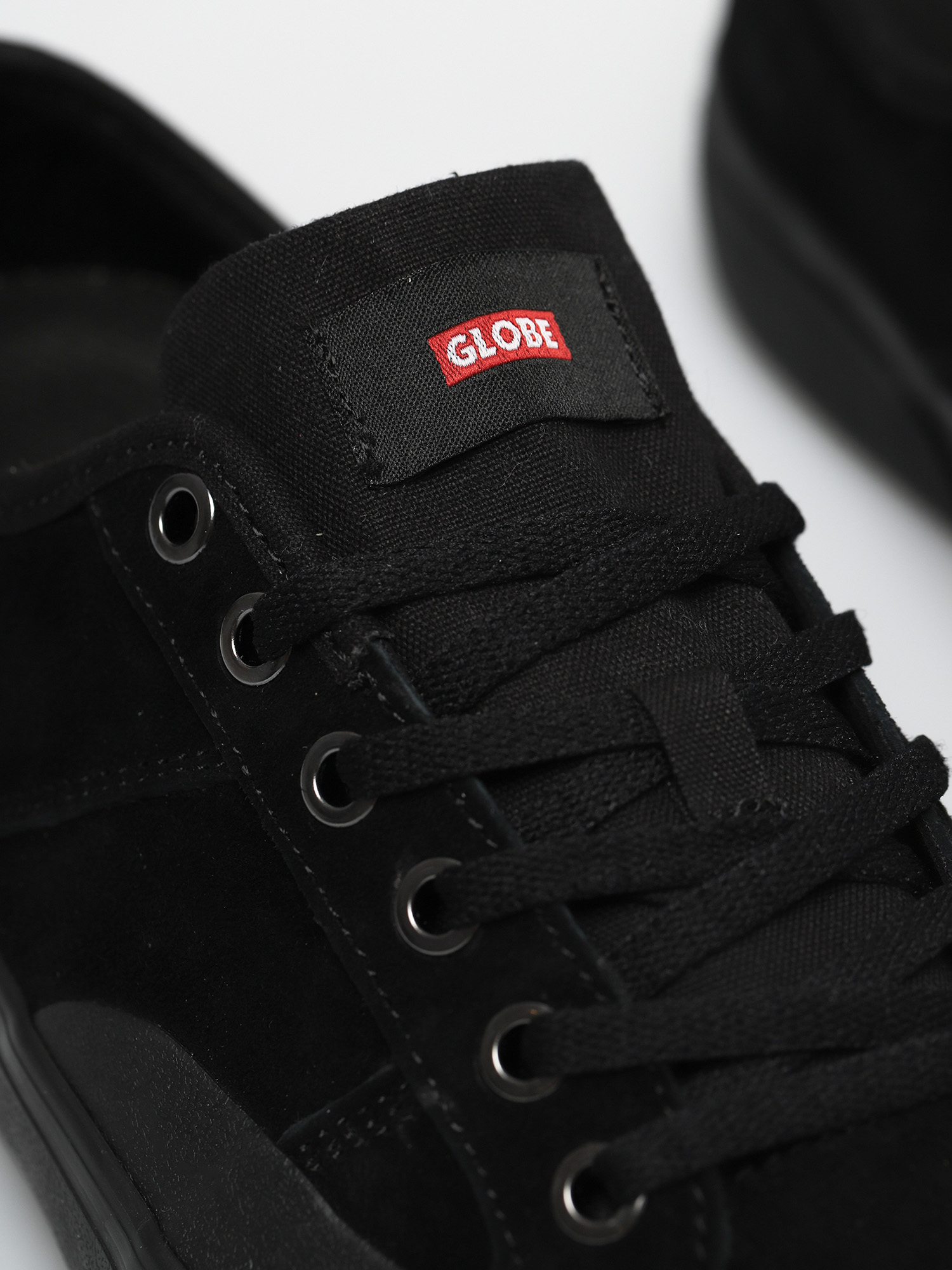 Pantofi Globe Surplus (black/black/wolverine)