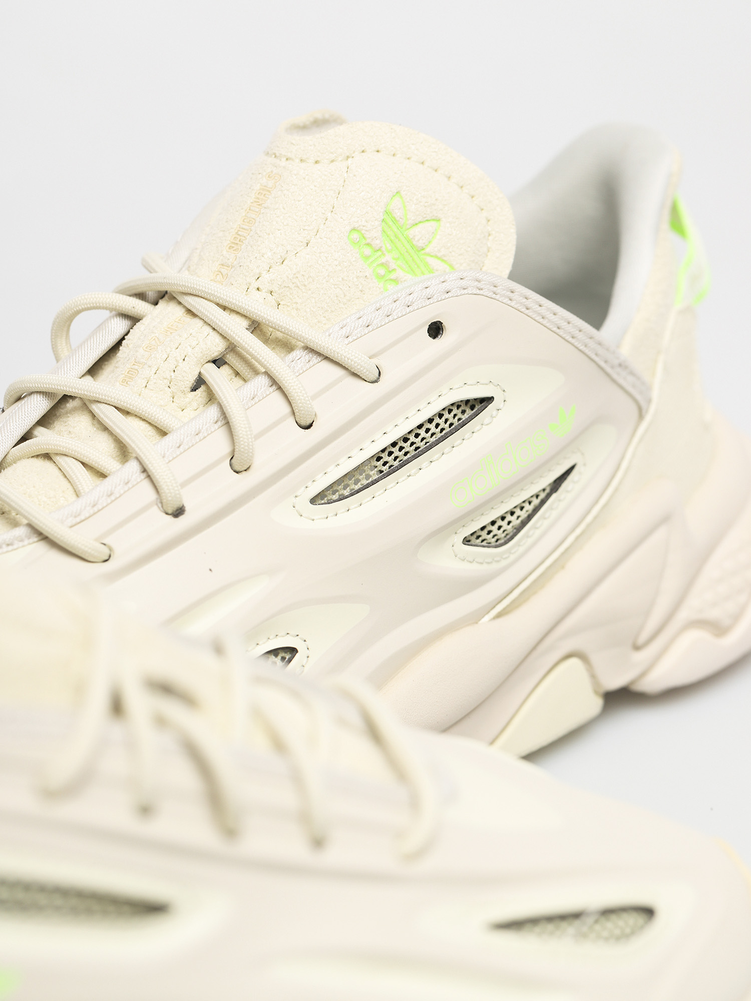 Pantofi adidas Originals Ozweego Celox Wmn (talc/sand/siggnr)