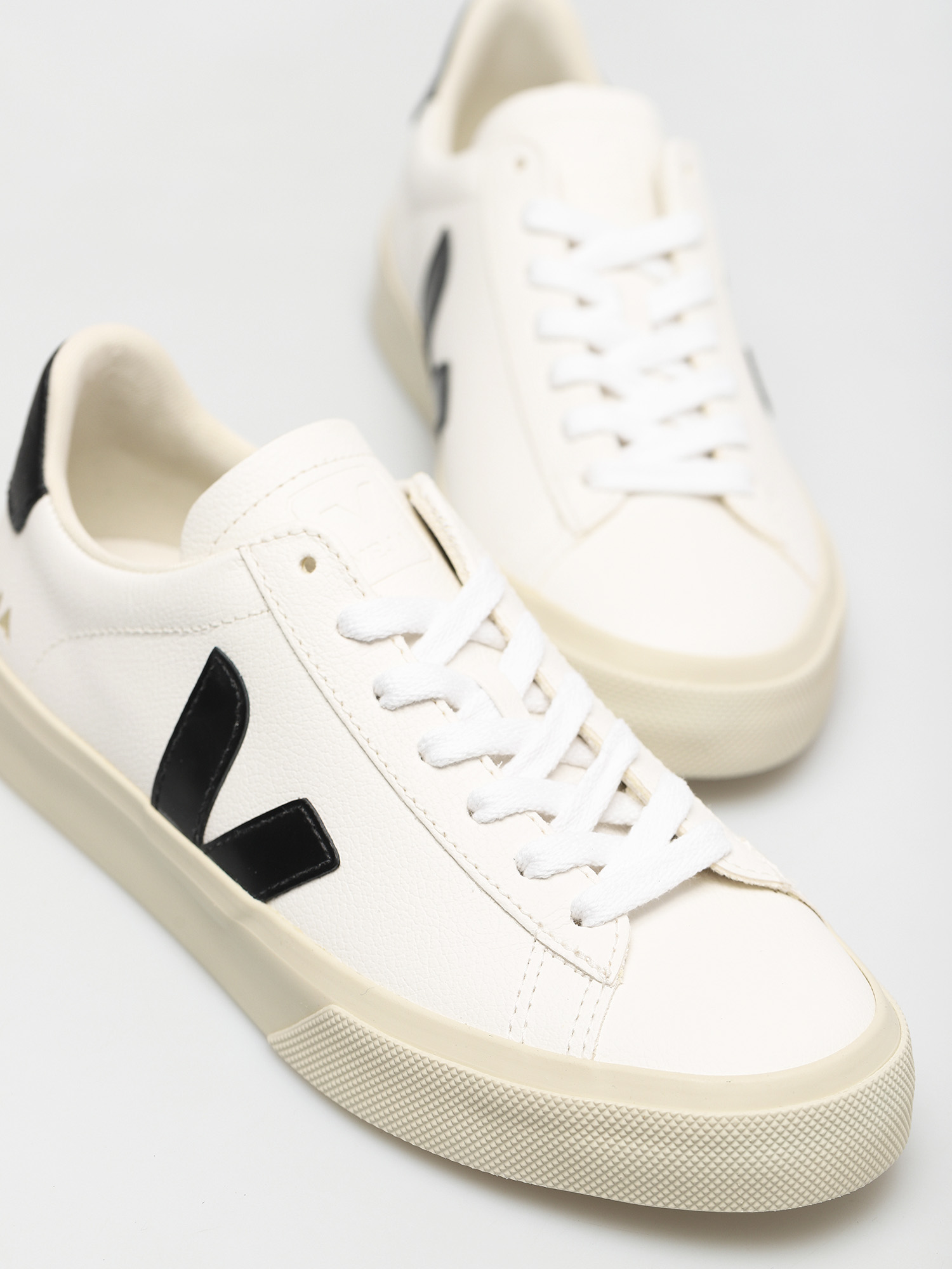 Veja Pantofi Campo Wmn (chromefree leather white black)
