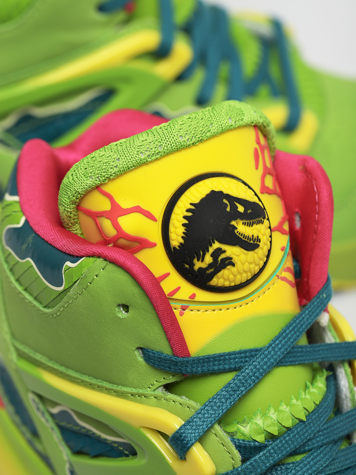 Pantofi Reebok X Jurassic Park Pump Omni Zone II (ultim/hertea/stiyel)