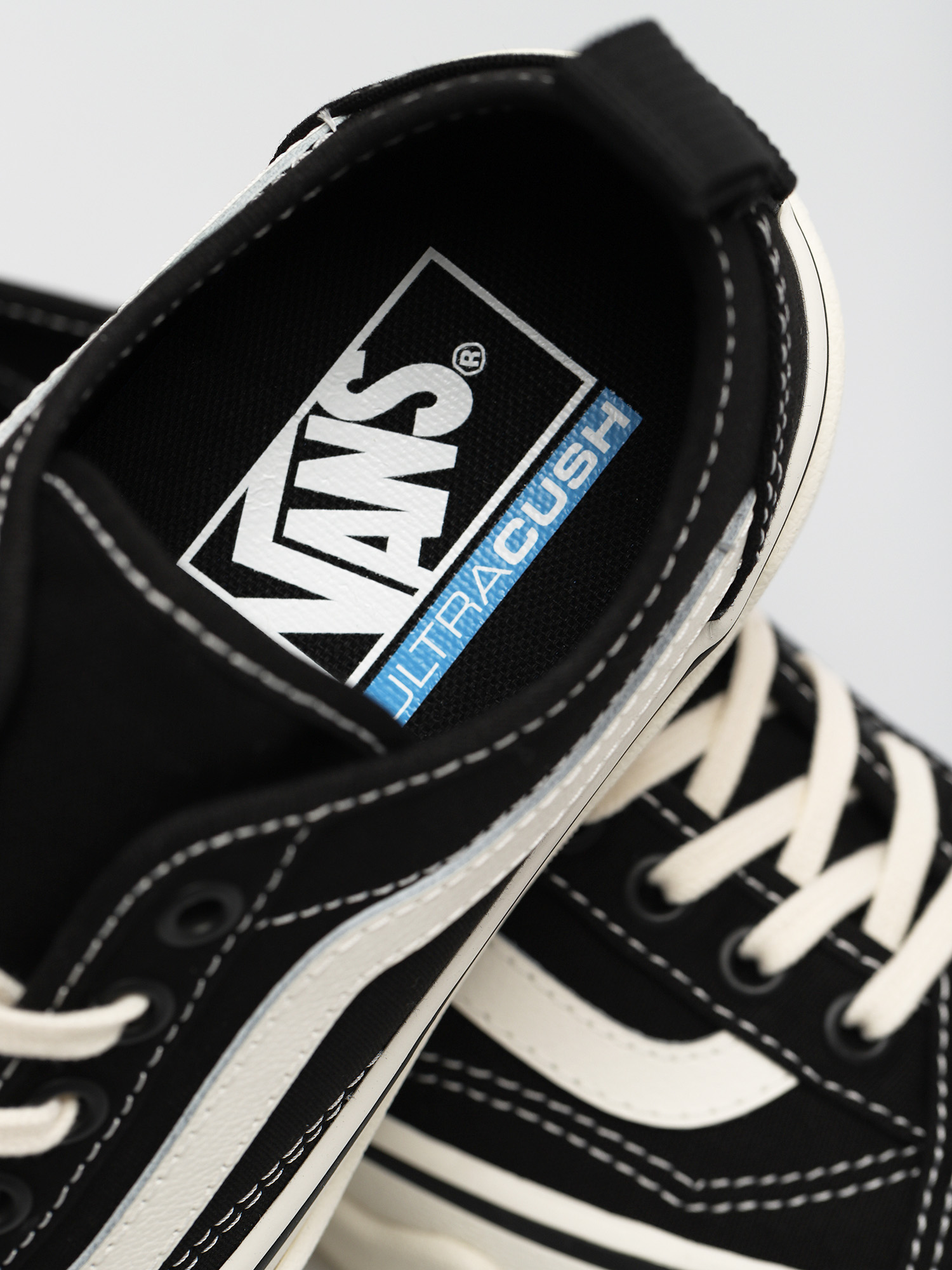 Pantofi Vans Sentry Old Skool Wc (canvas/black/marshmallo)
