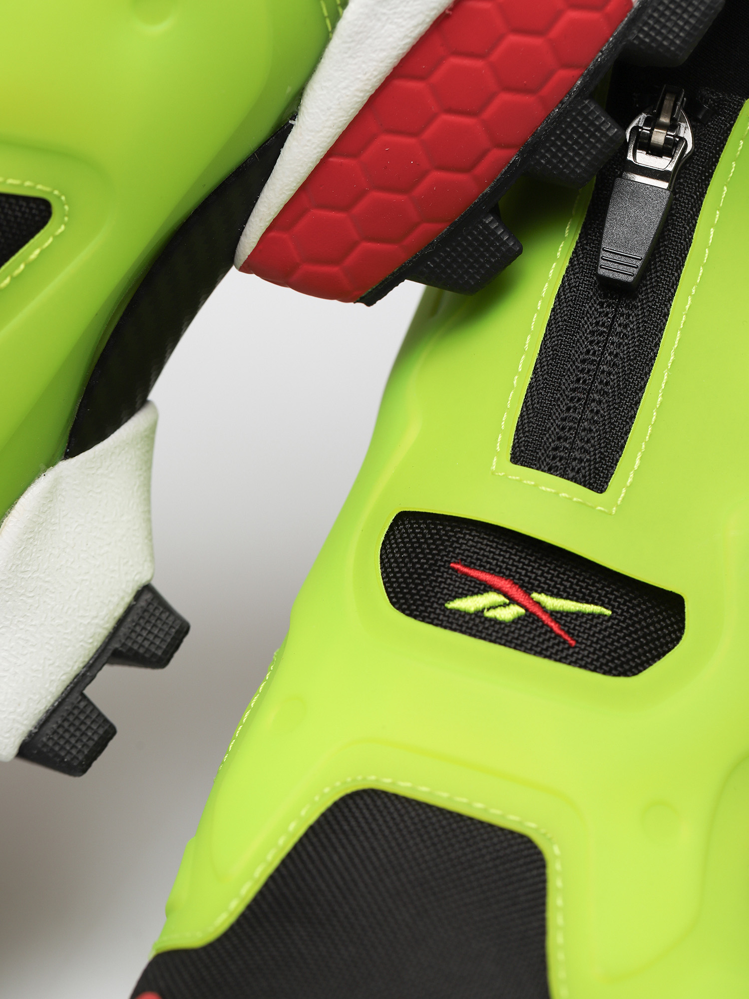 Pantofi Reebok Instapump Fury X Gtx (black/aciyel/vecred)