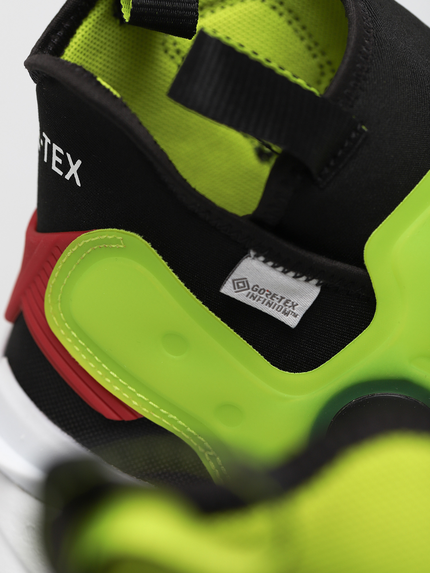 Pantofi Reebok Instapump Fury X Gtx (black/aciyel/vecred)