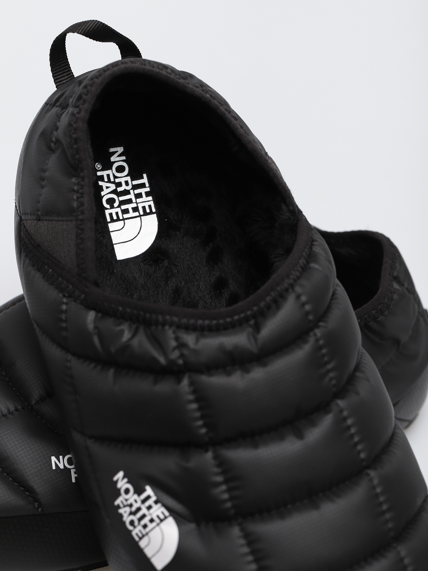 Pantofi The North Face Thermoball Traction Mule V (tnf black/tnf white)