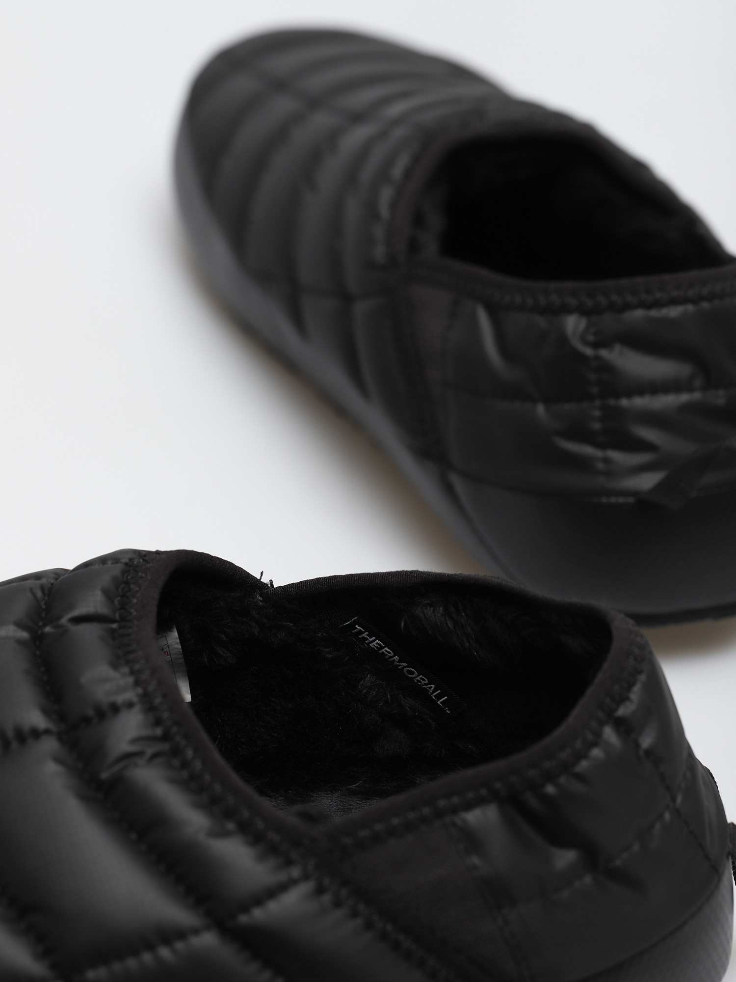 Pantofi The North Face Thermoball Traction Mule V (tnf black/tnf white)