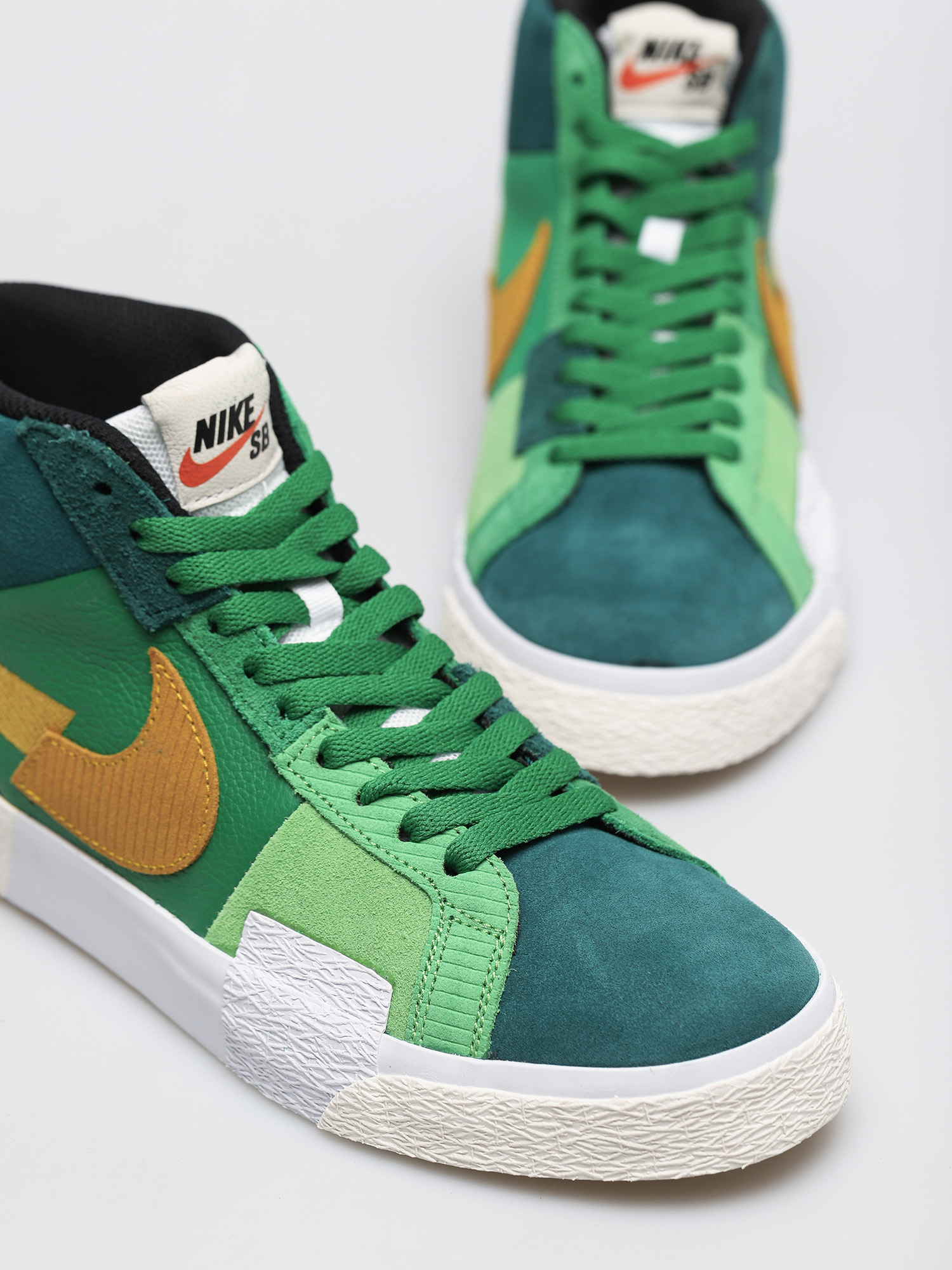 Pantofi Nike SB Zoom Blazer Mid Premium (aloe verde/university gold rainforest)
