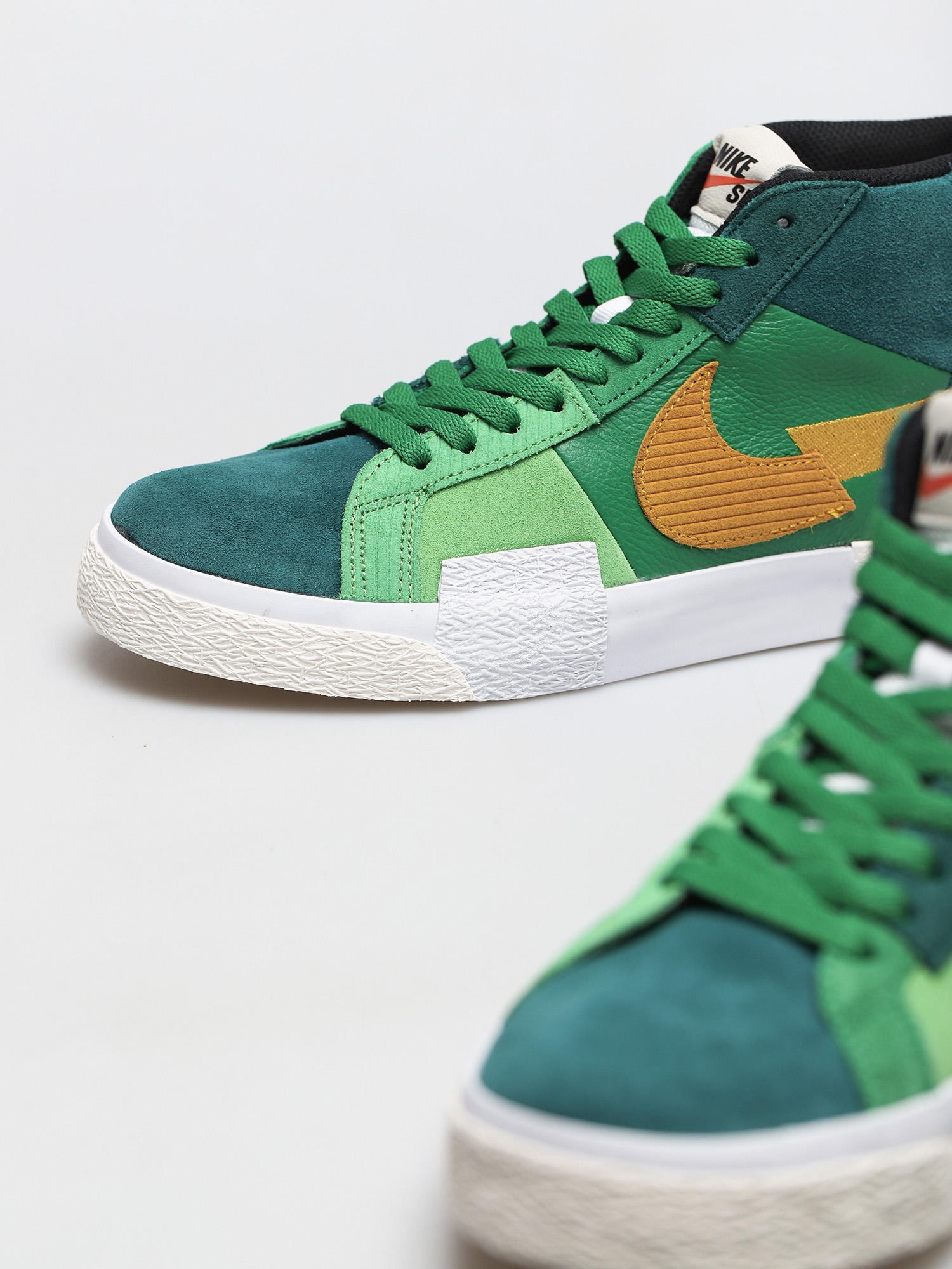 Pantofi Nike SB Zoom Blazer Mid Premium (aloe verde/university gold rainforest)