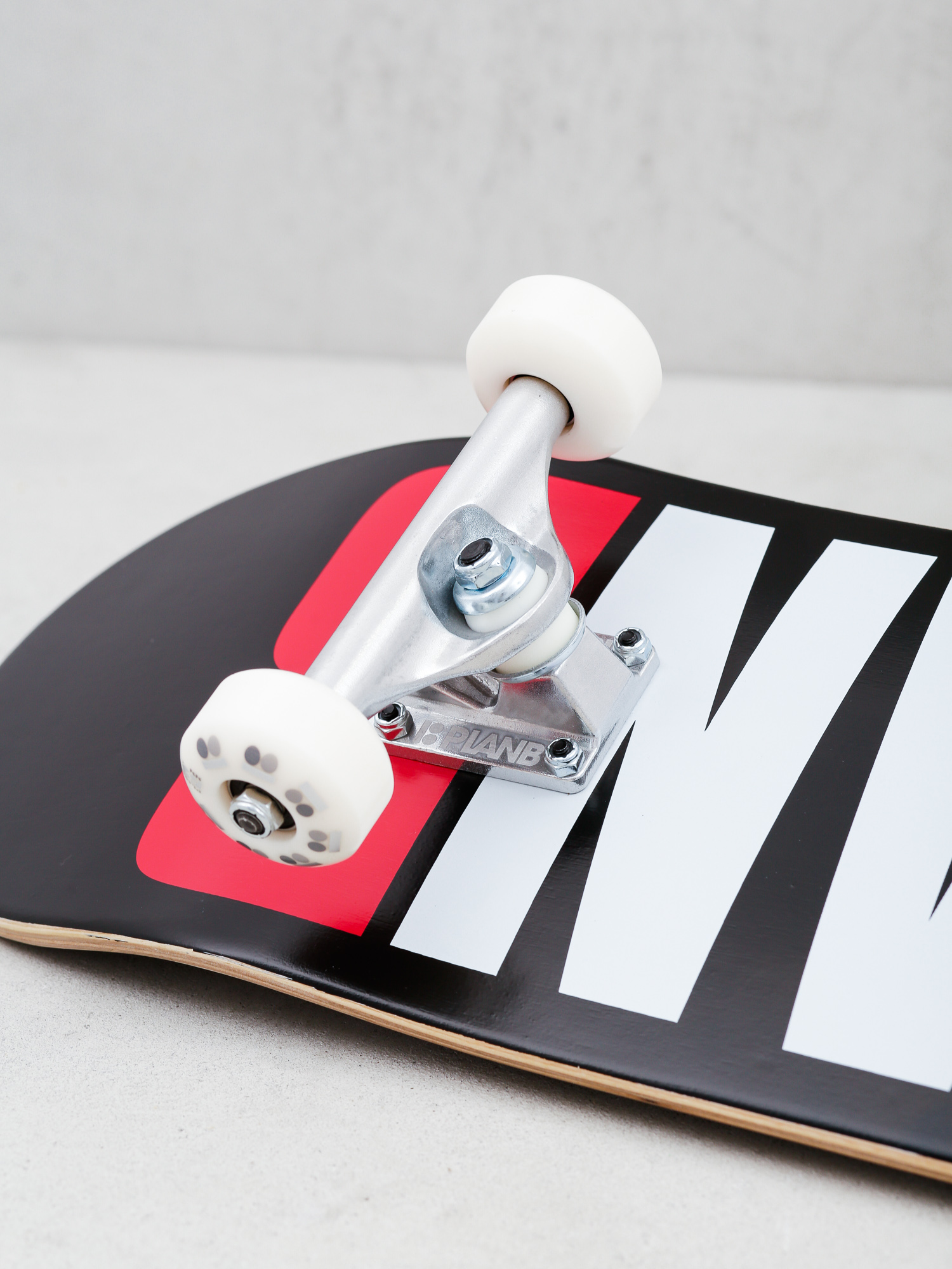 Skateboard Plan B Team