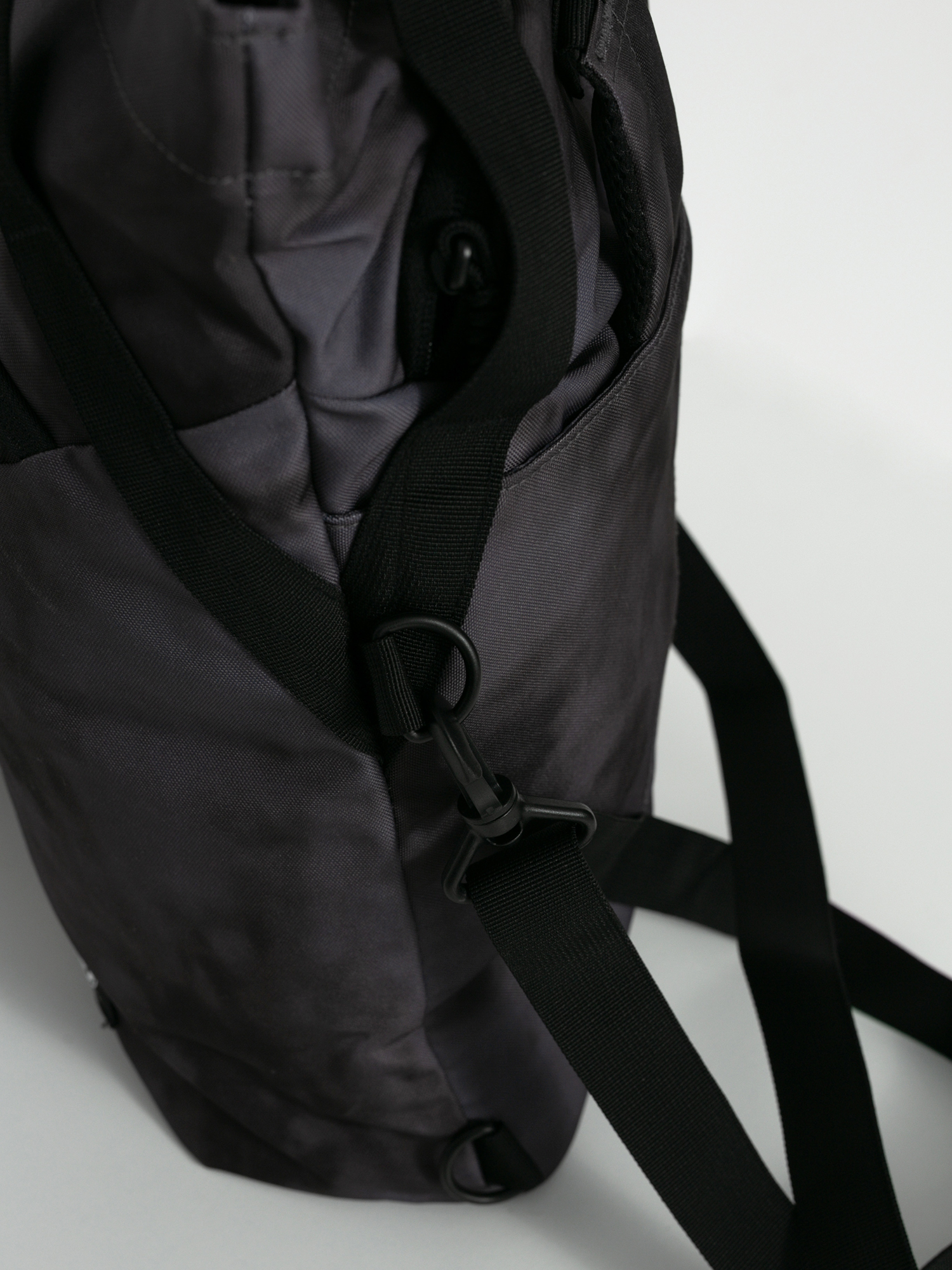 Geantă Volcom Day Trip Poly Wmn (black/charcoal)