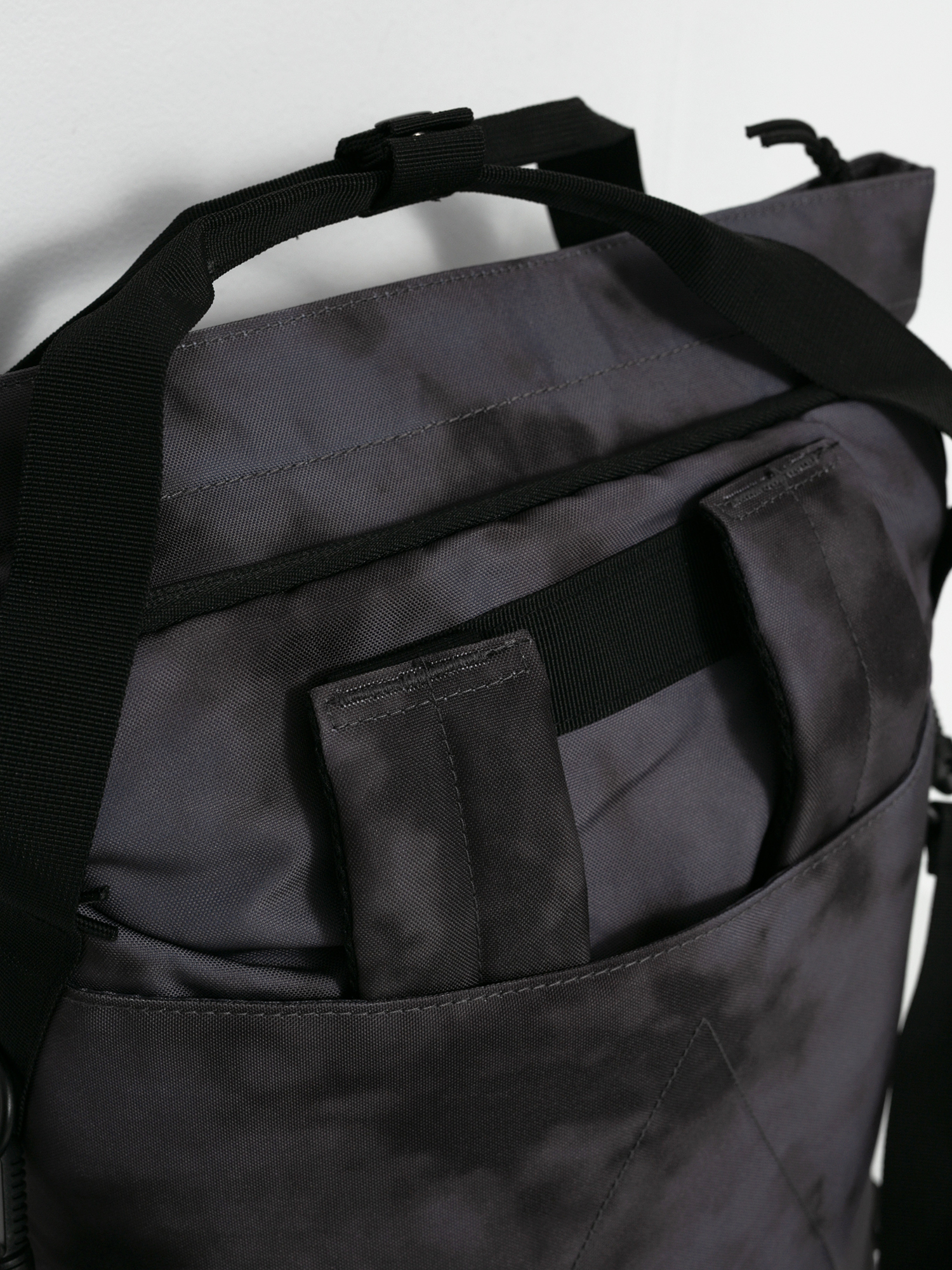 Geantă Volcom Day Trip Poly Wmn (black/charcoal)