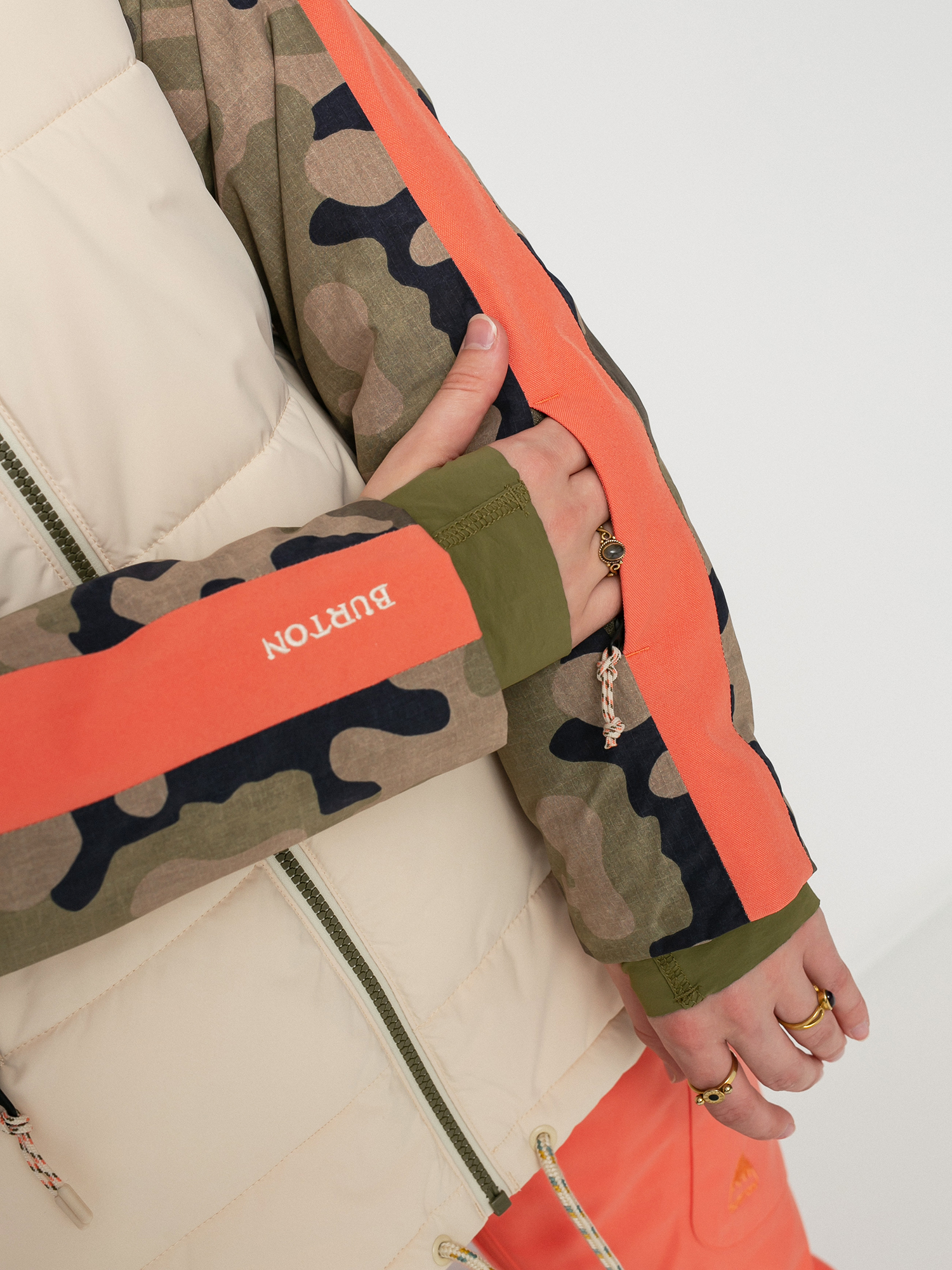 Pentru femei Geacă de snowboard Burton Keelan (creme brulee/martini olive terra camo)