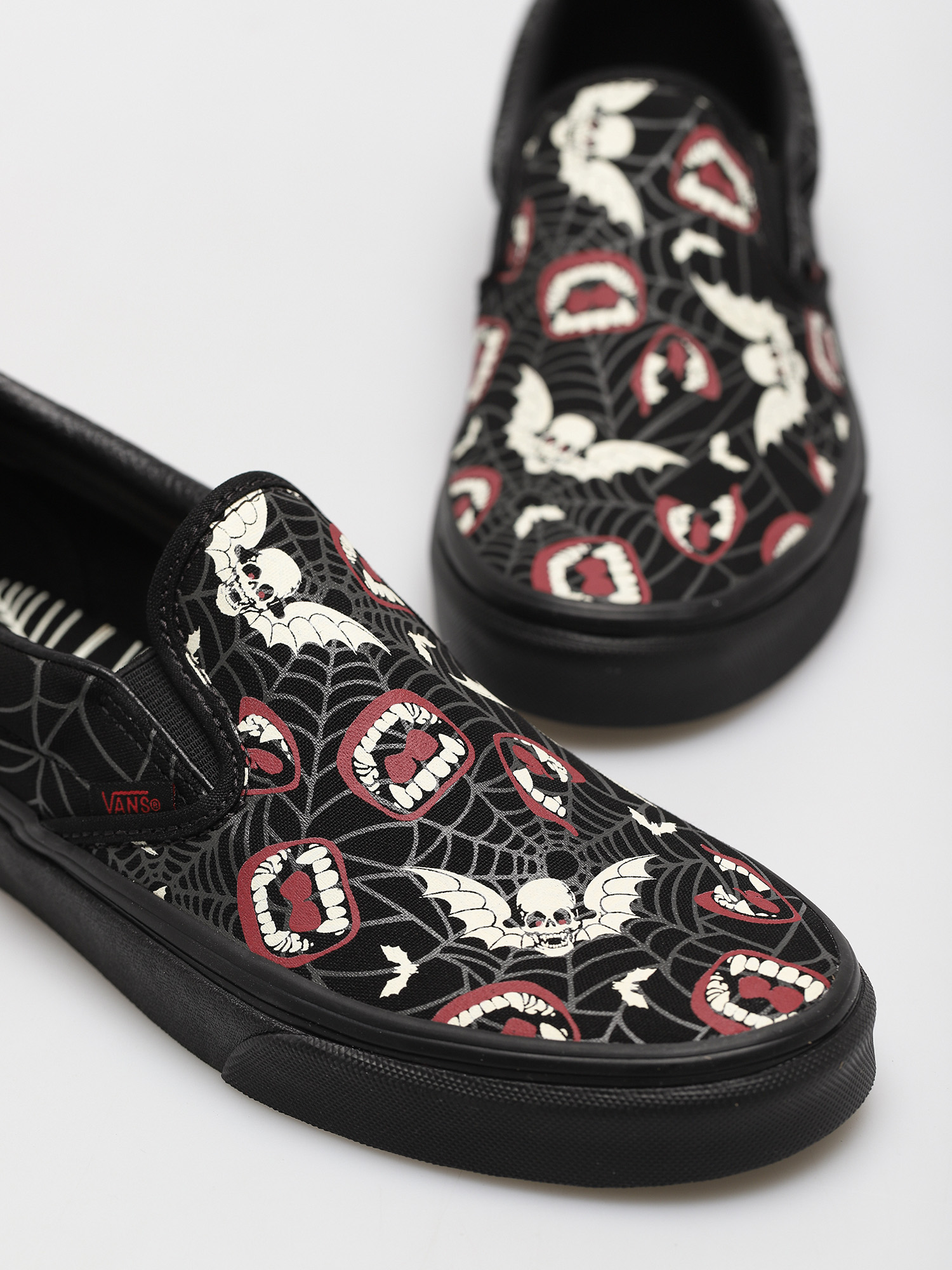 Pantofi Vans Classic Slip On (glow frights/blk/blk)