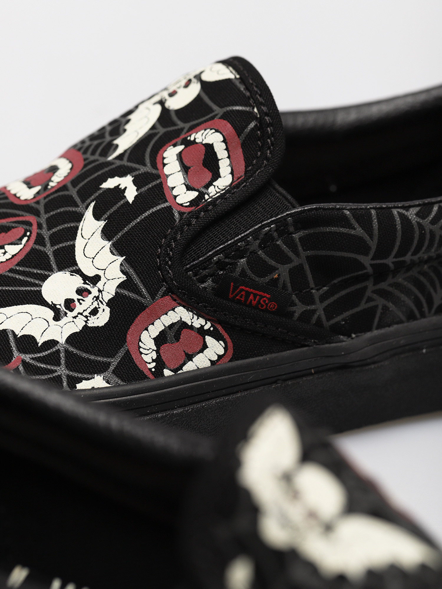 Pantofi Vans Classic Slip On (glow frights/blk/blk)