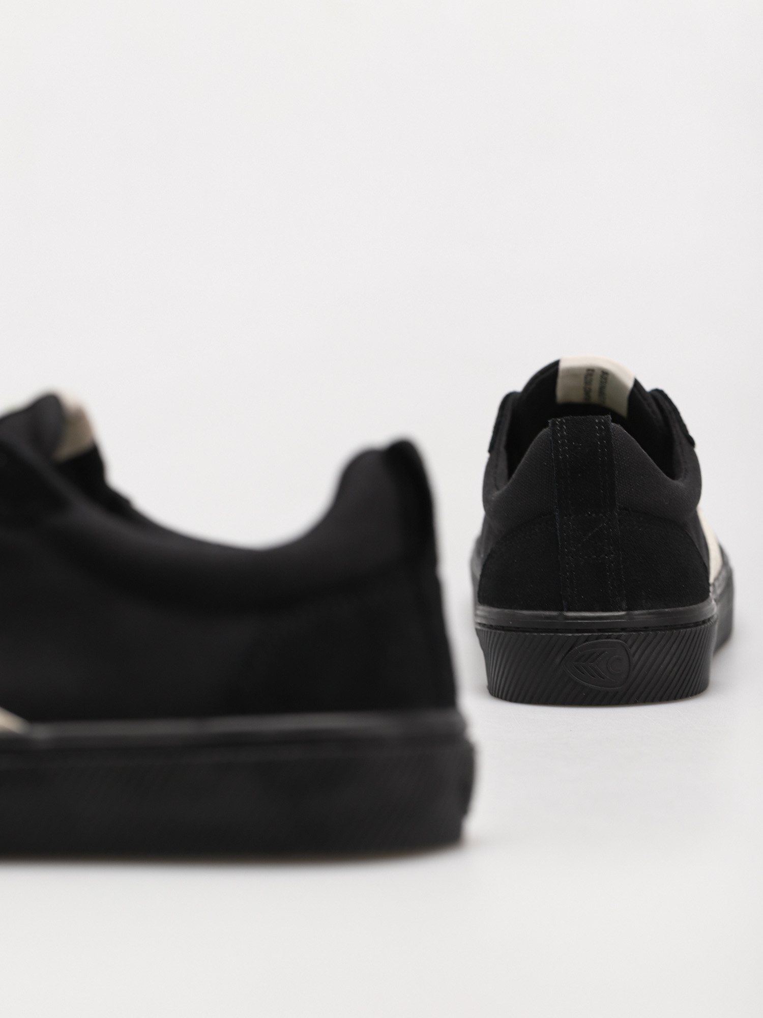 Pantofi Cariuma Catiba Pro (all black/ivory logo)