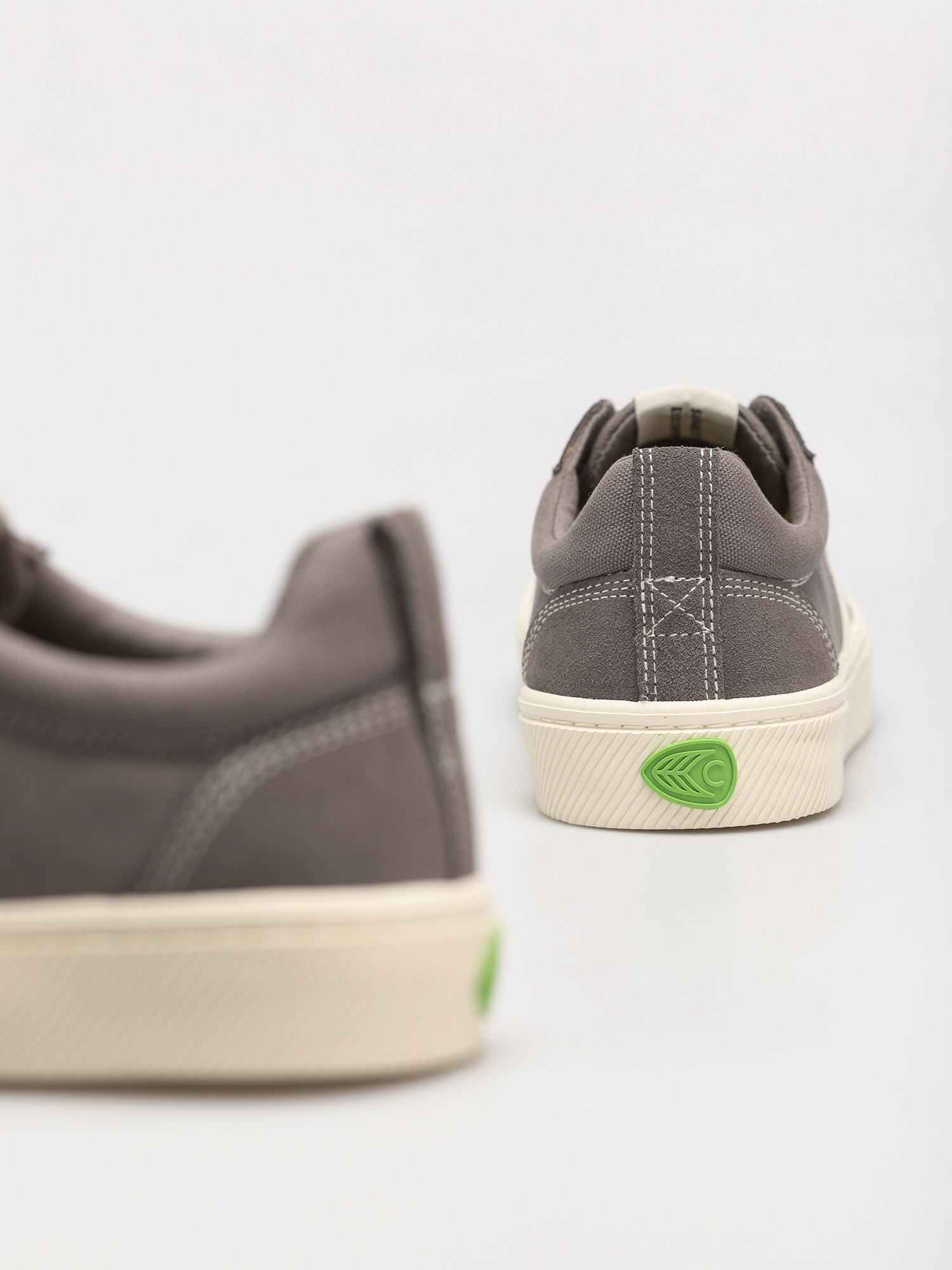 Pantofi Cariuma Catiba Pro (charcoal grey/contrast thread ivory logo)