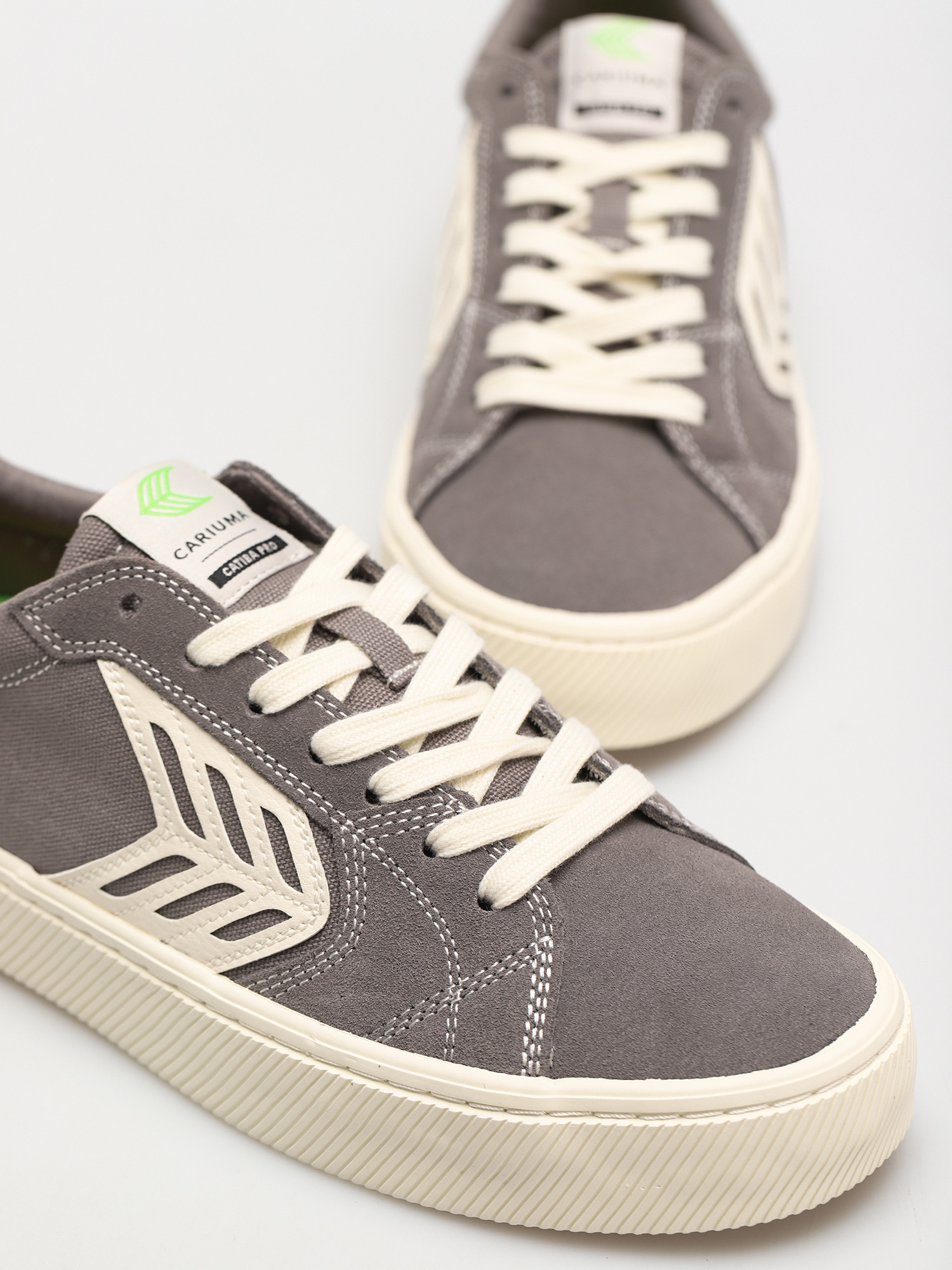 Pantofi Cariuma Catiba Pro (charcoal grey/contrast thread ivory logo)