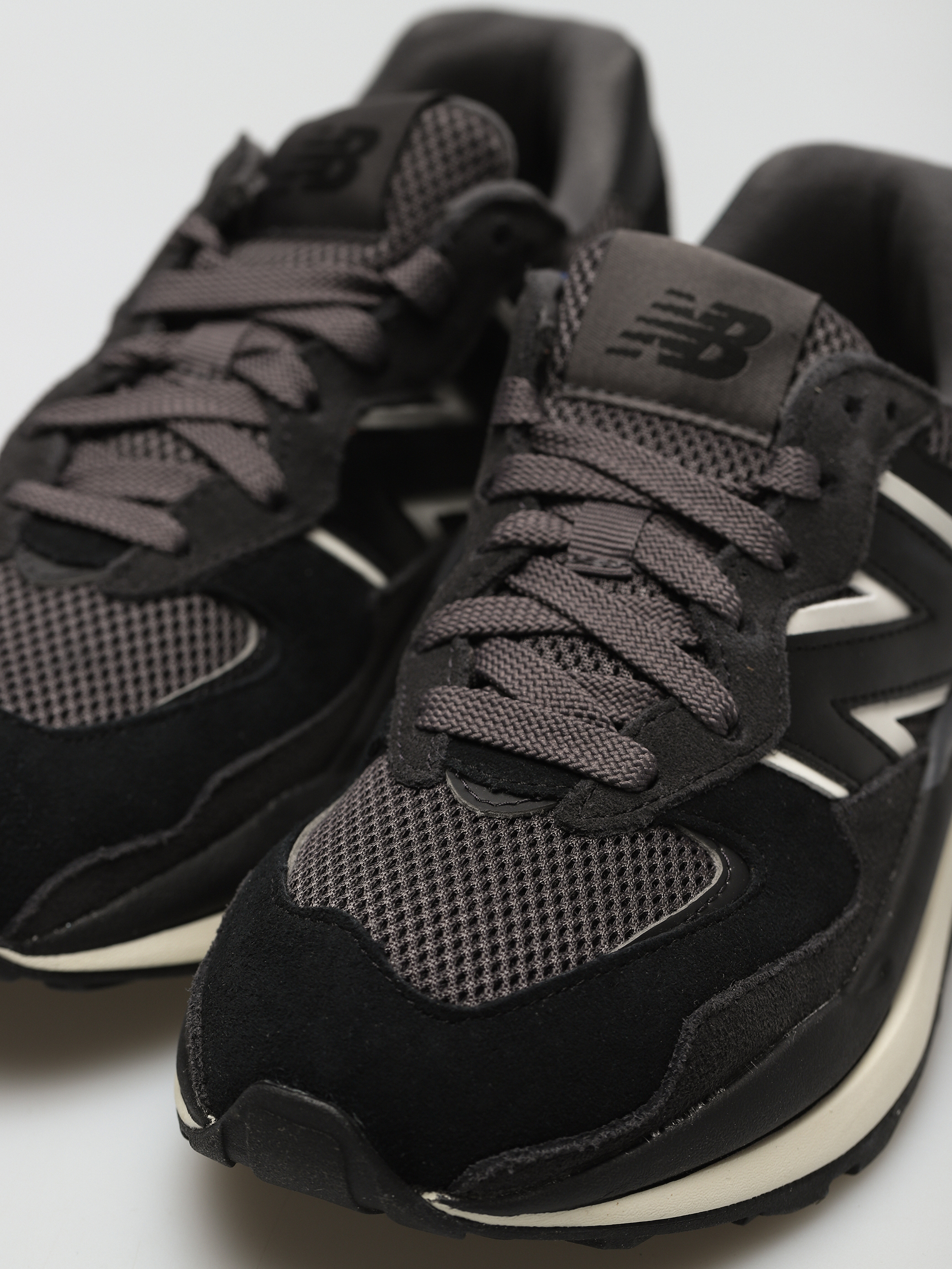 Pantofi New Balance 5740 Wmn (black)