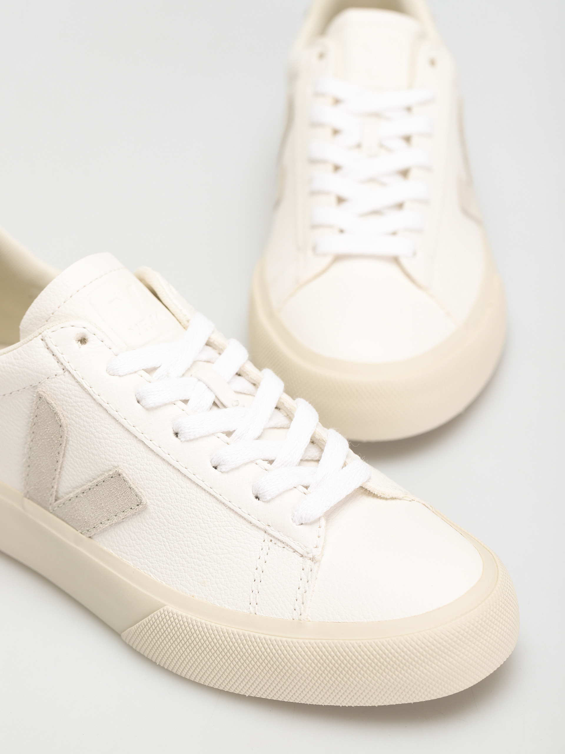 Pantofi Veja Campo Wmn (extra white natural suede)