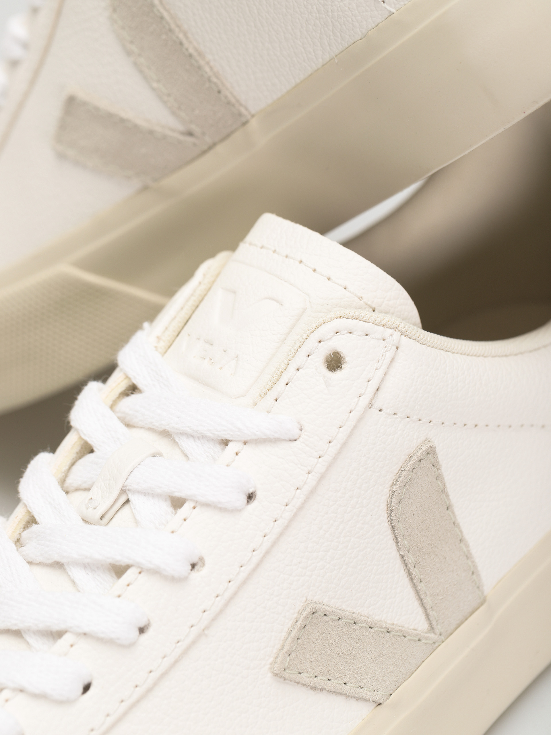 Pantofi Veja Campo Wmn (extra white natural suede)