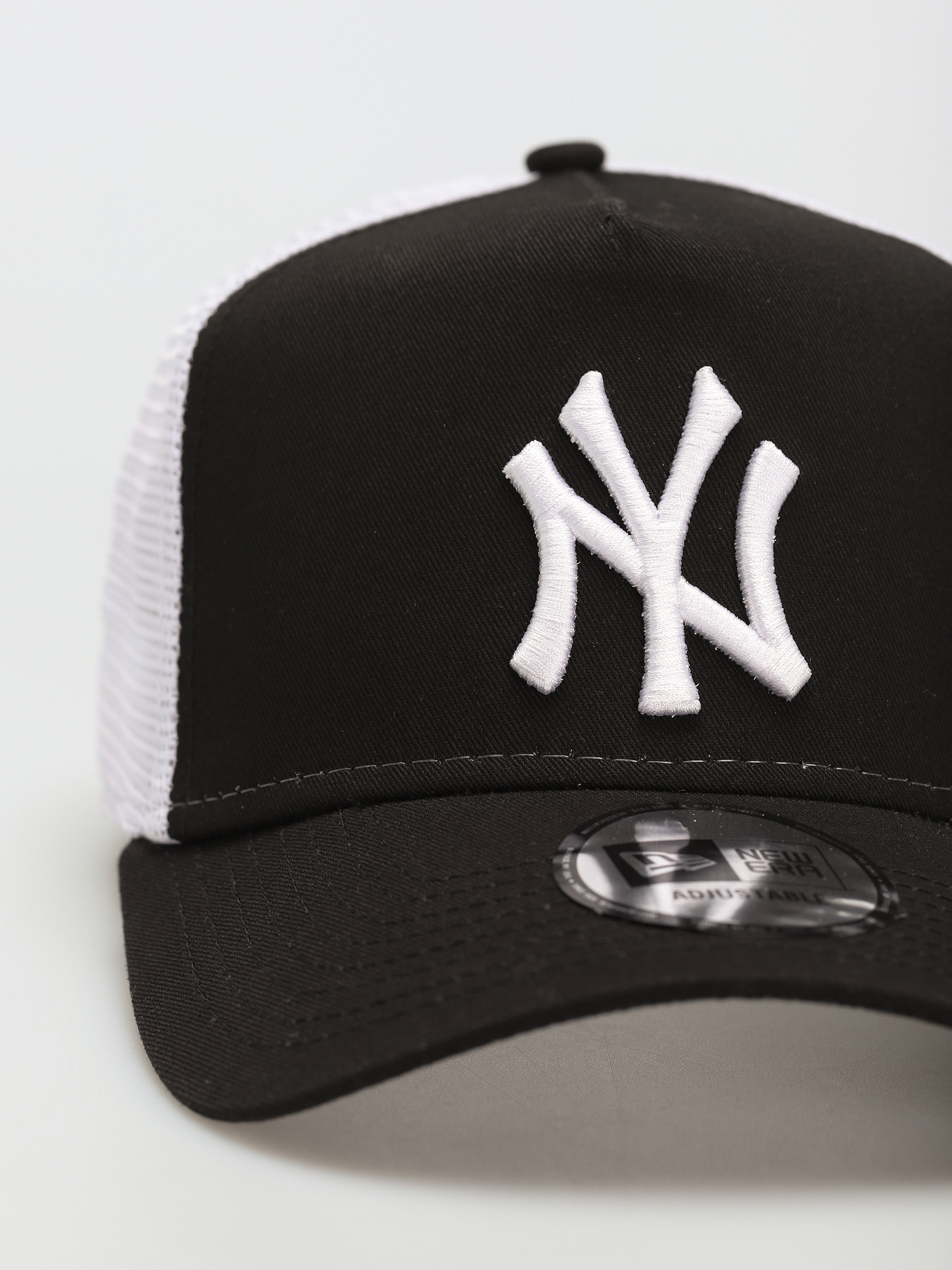 New Era Șapcă Clean Trucker New York Yankees ZD (black/white)