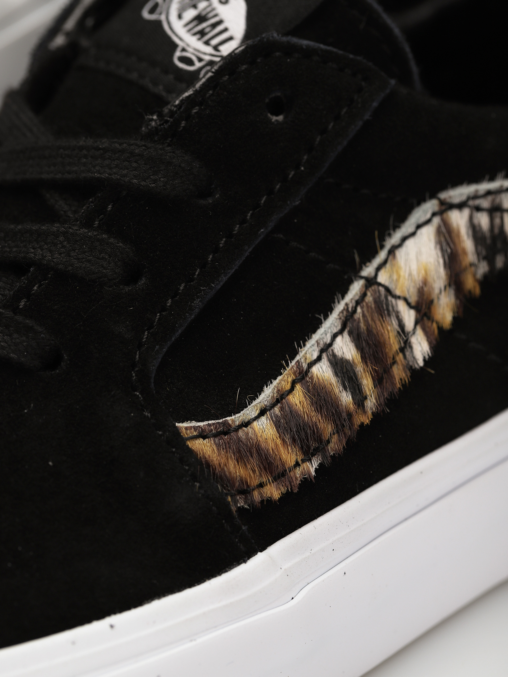 Pantofi Vans Sk8 Low (soft suede/black/tiger)