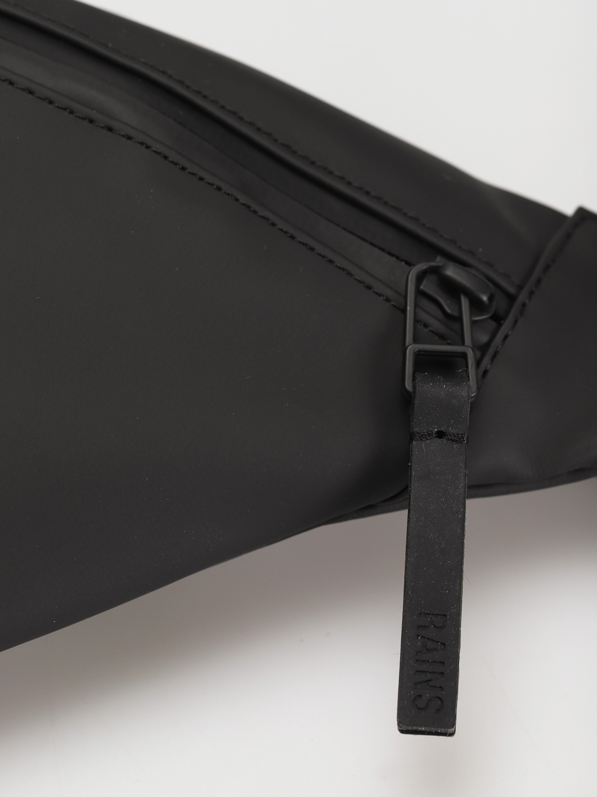 Borsetă de brâu Rains Bum Bag (black)