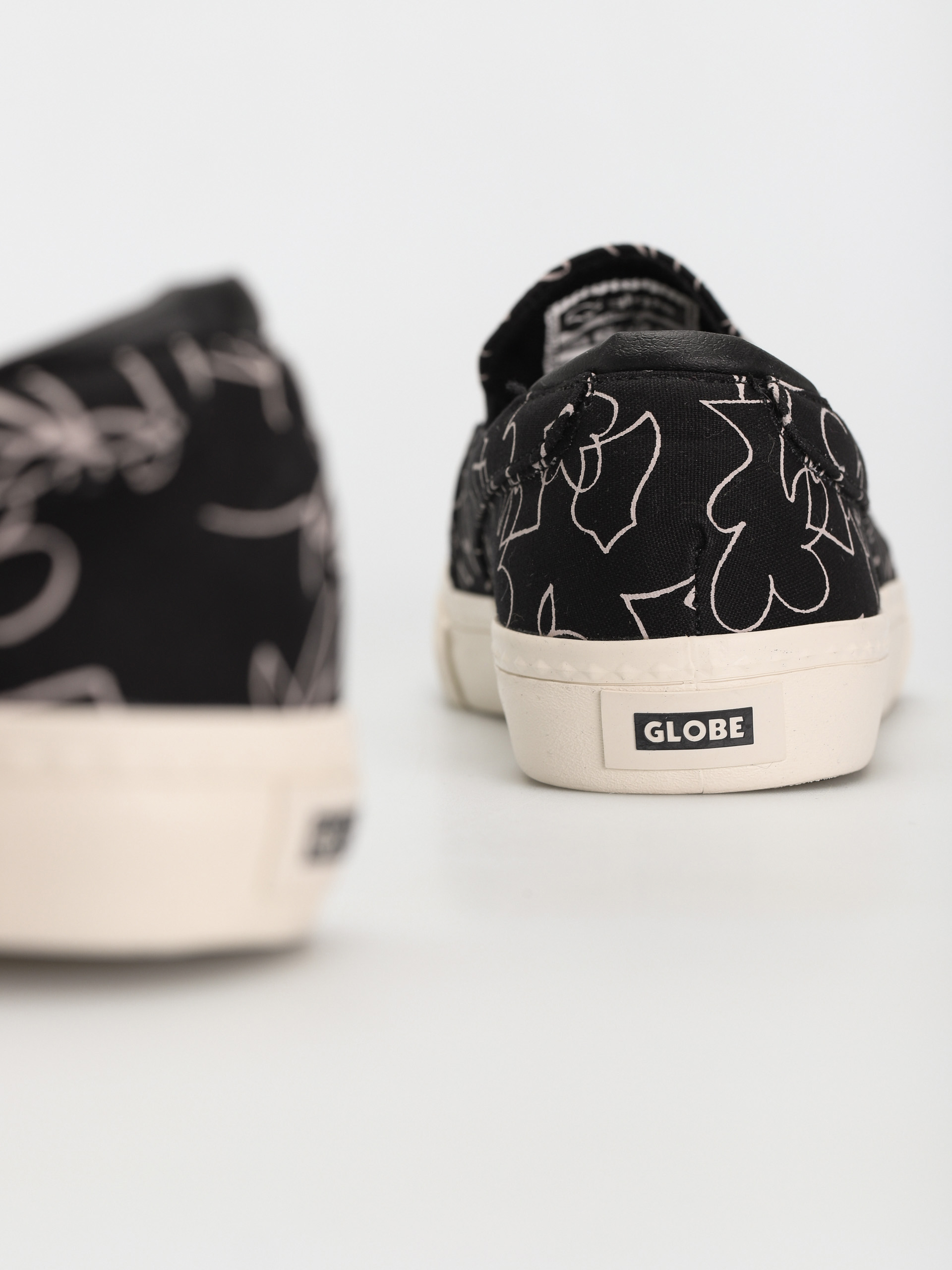 Pantofi Globe Liaizon (black/antique/bootleg dreams)