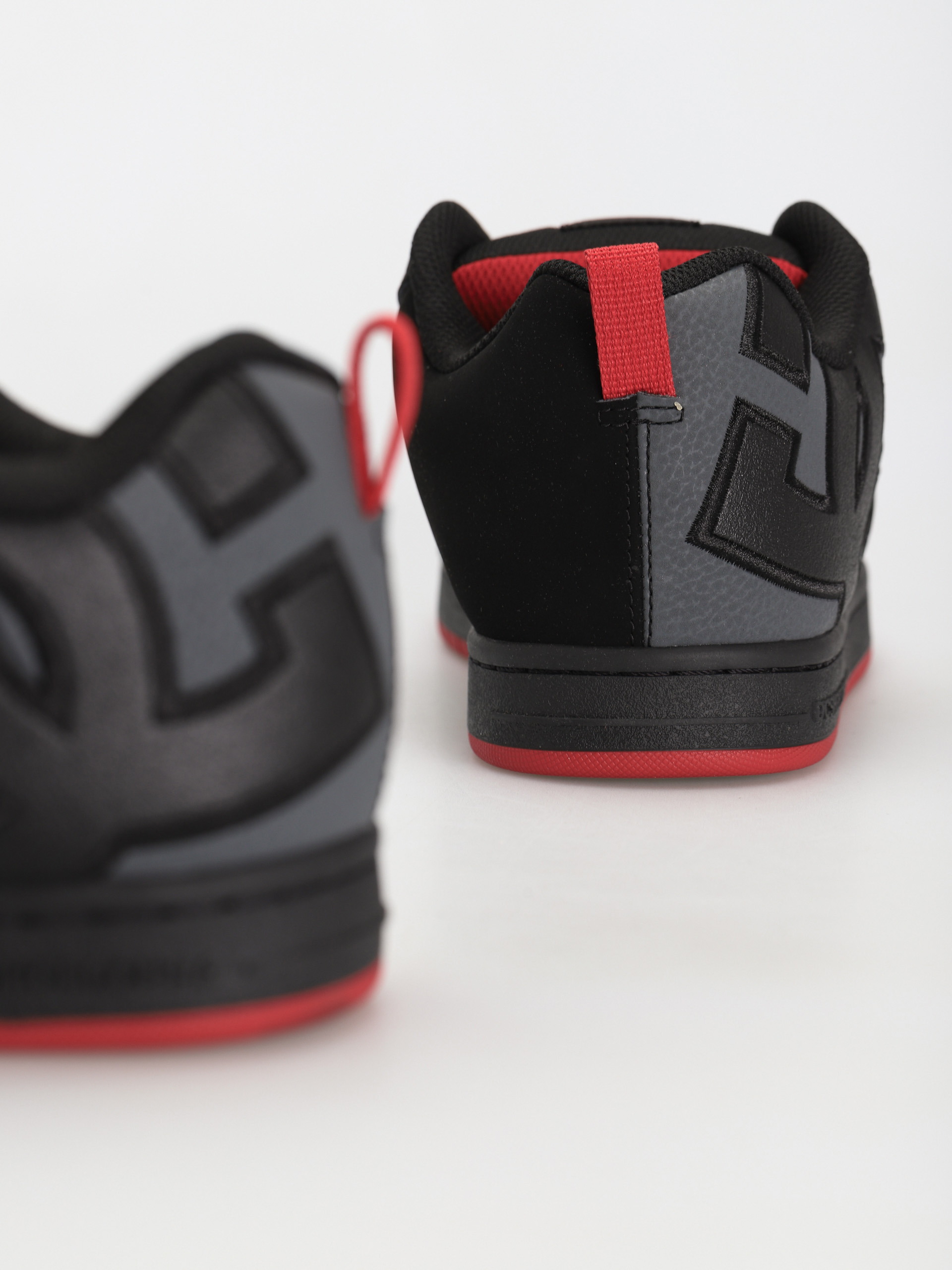 Pantofi DC Court Graffik Sq (black/grey/red)