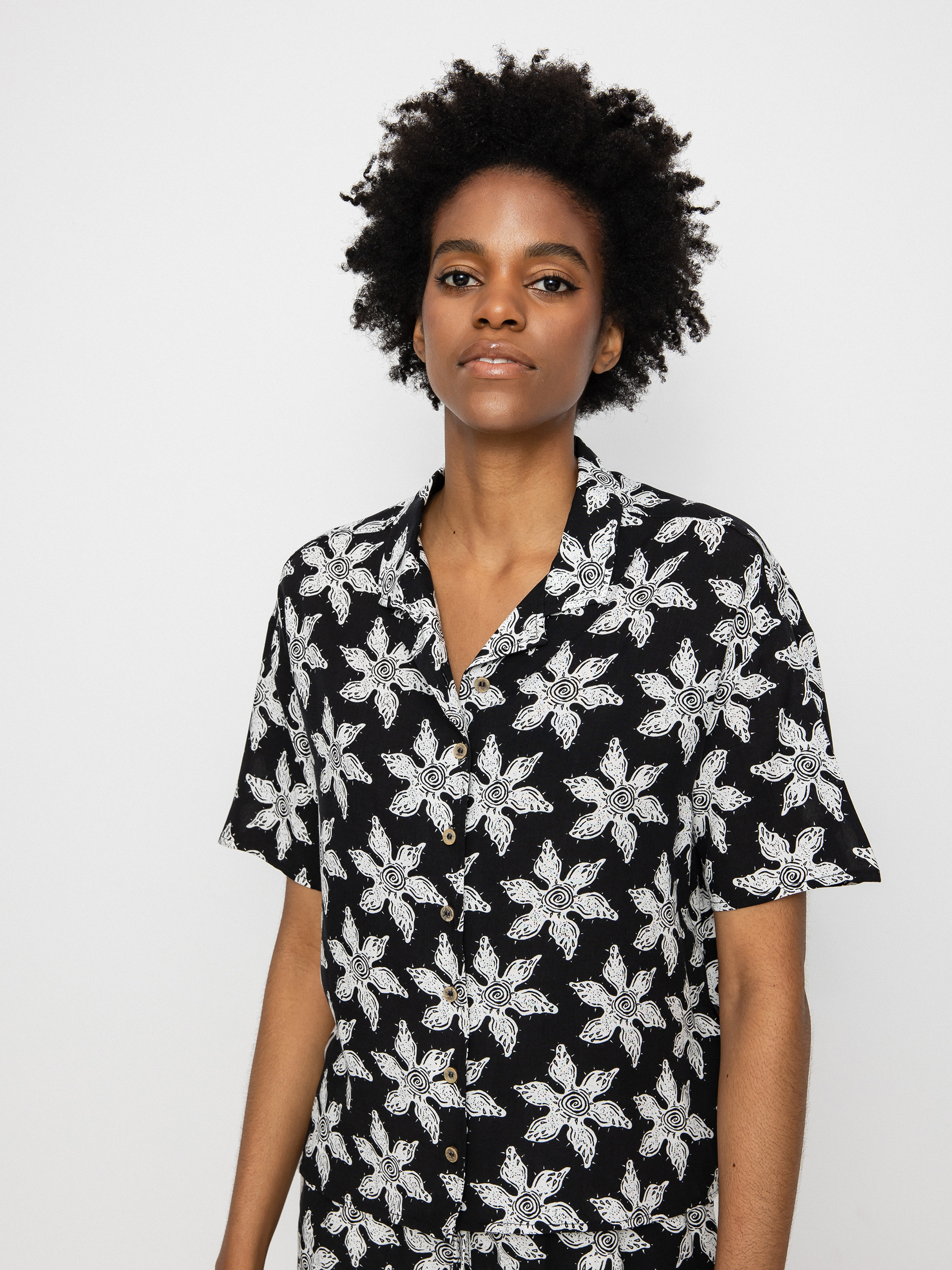 Cămașă Quiksilver X Stranger Things Upside Down Wmn (upsidown monster flower black)