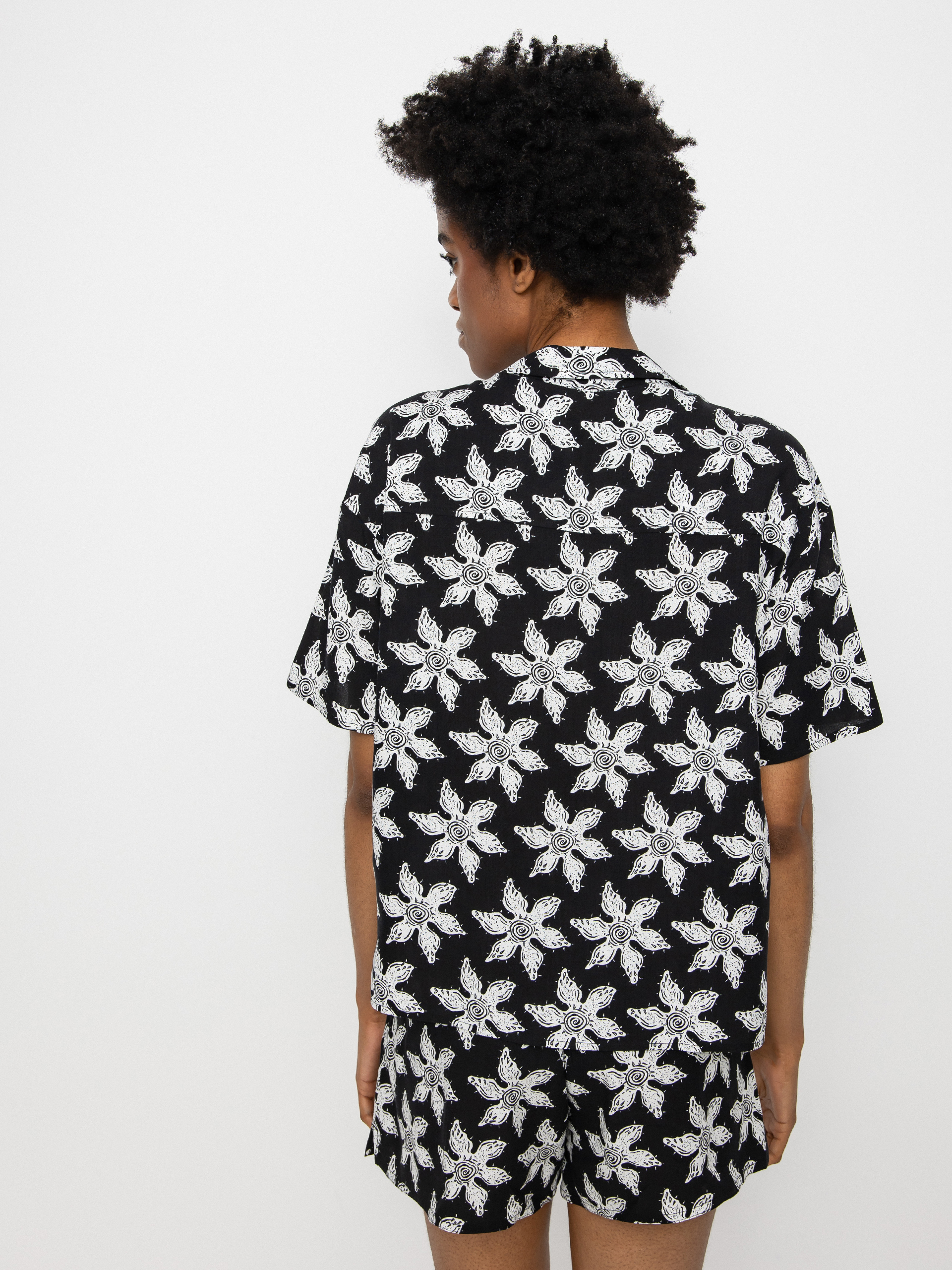 Cămașă Quiksilver X Stranger Things Upside Down Wmn (upsidown monster flower black)